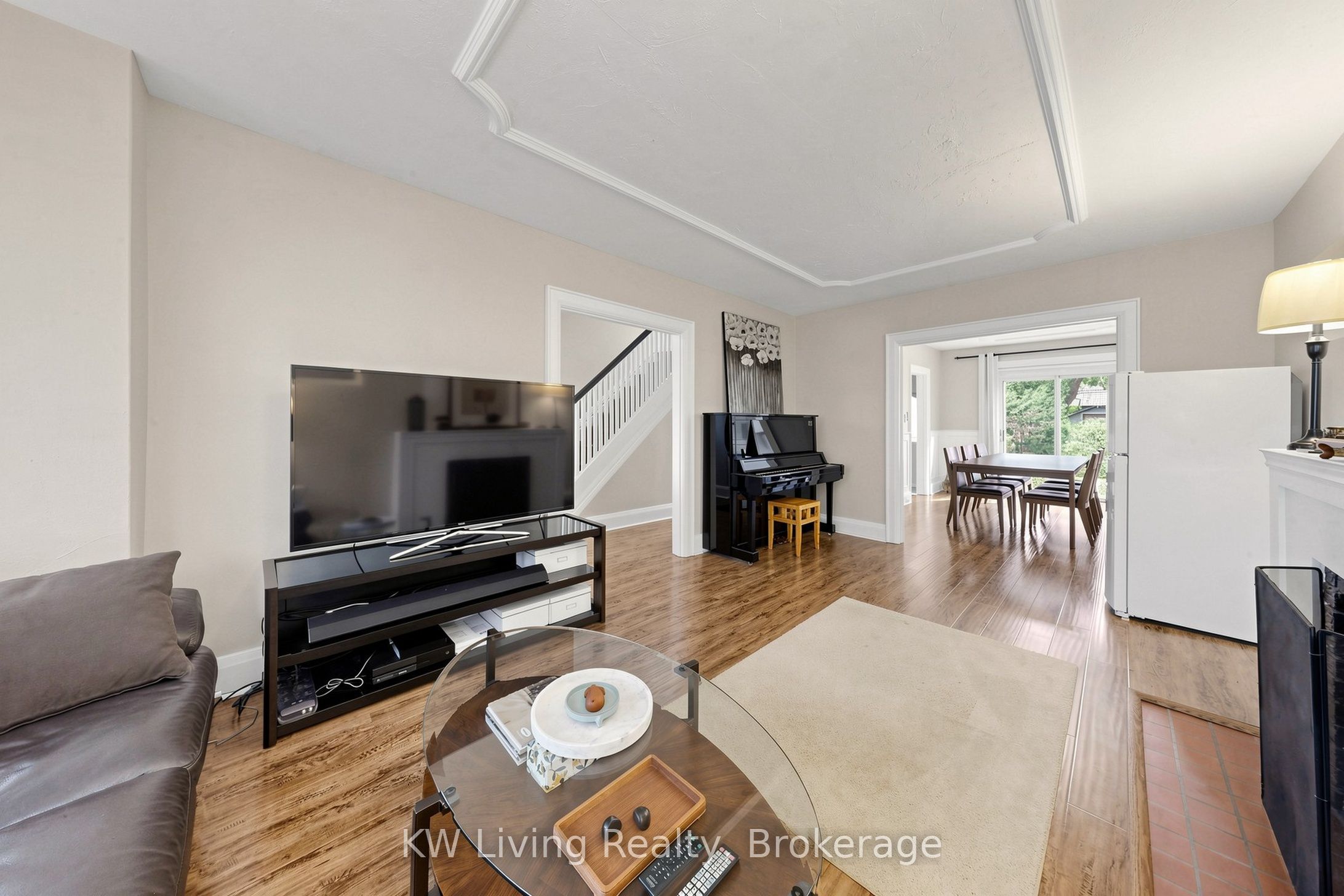 409 St Clements Avenue Property Photo 9