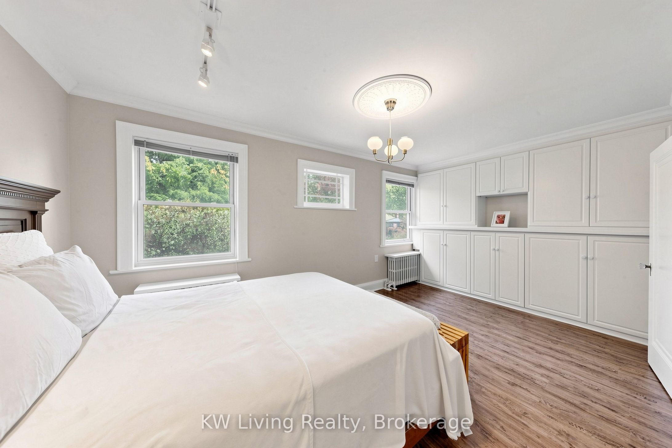 409 St Clements Avenue Property Photo 23