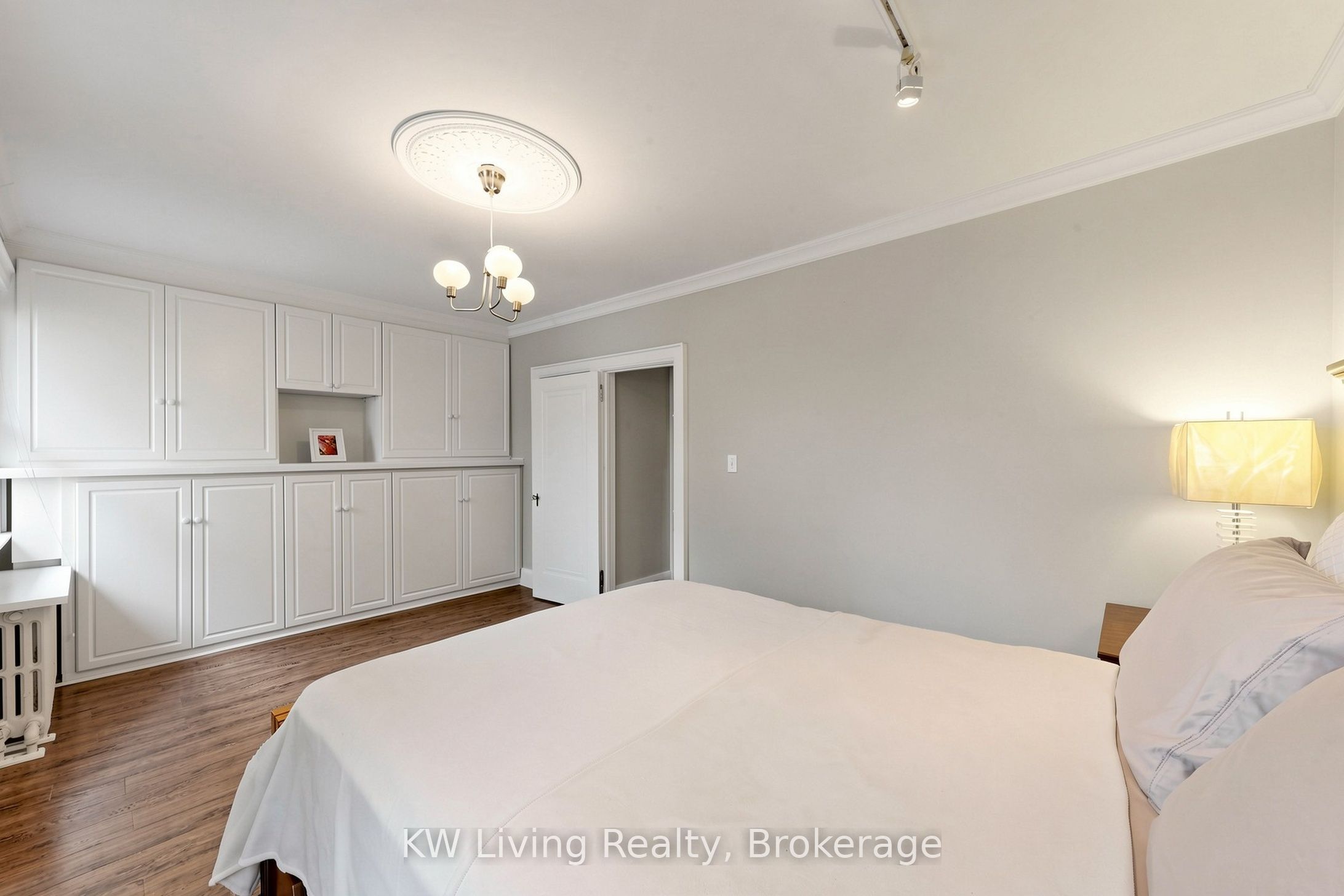 409 St Clements Avenue Property Photo 26