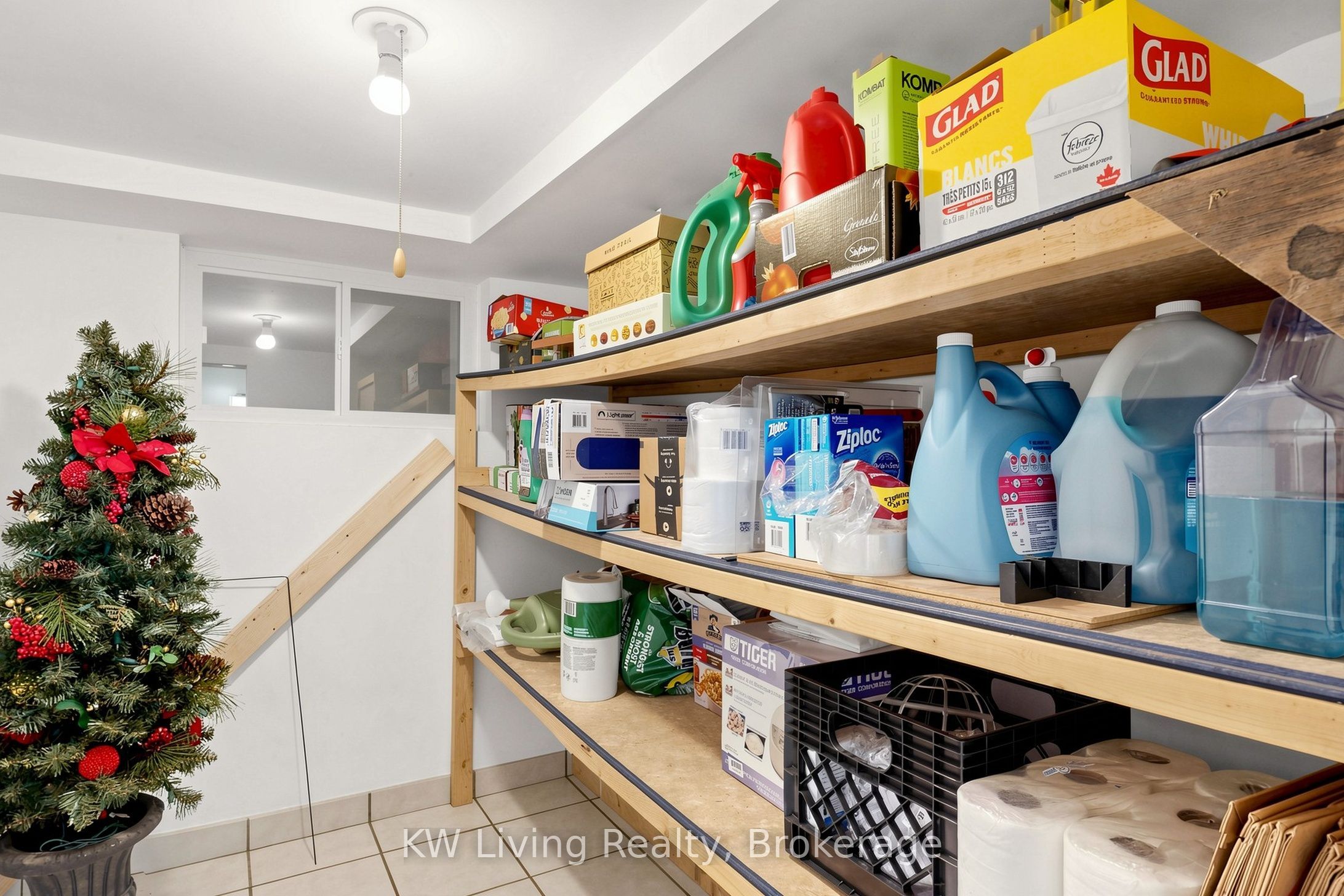 409 St Clements Avenue Property Photo 44