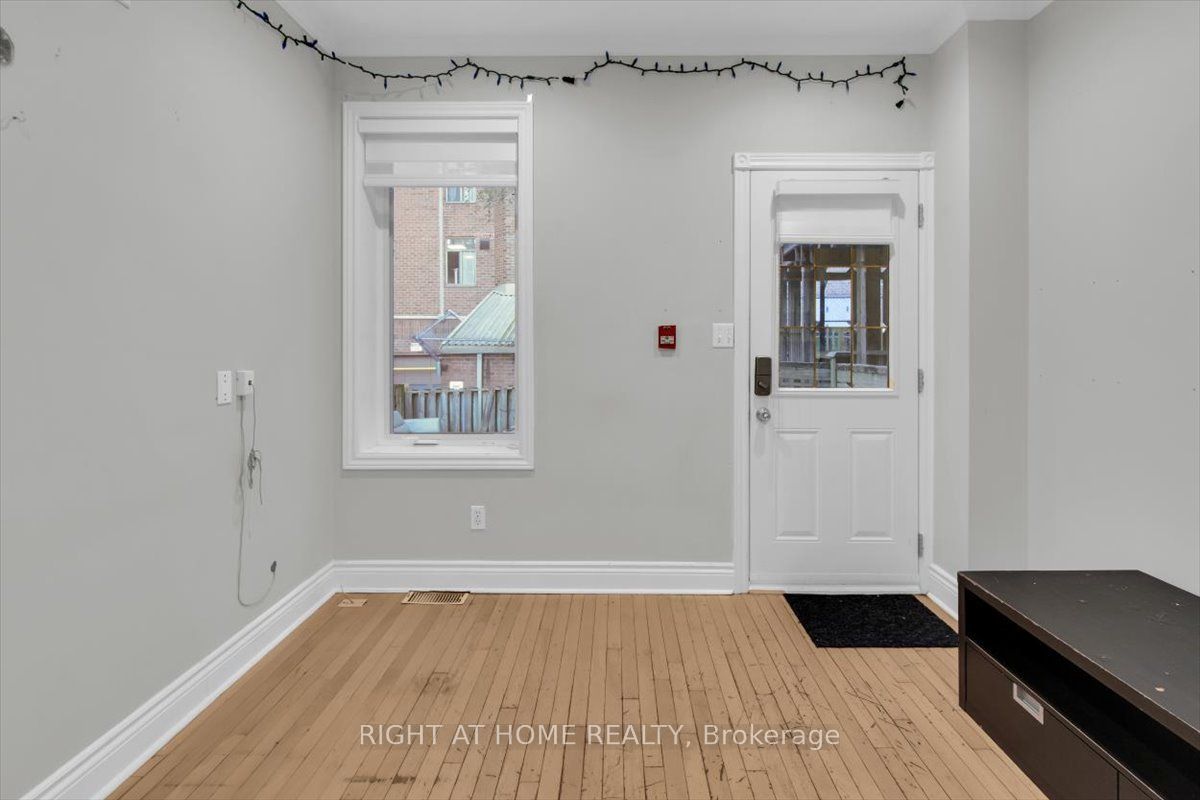 182 Mutual Street Main & Lower Property Photo 14
