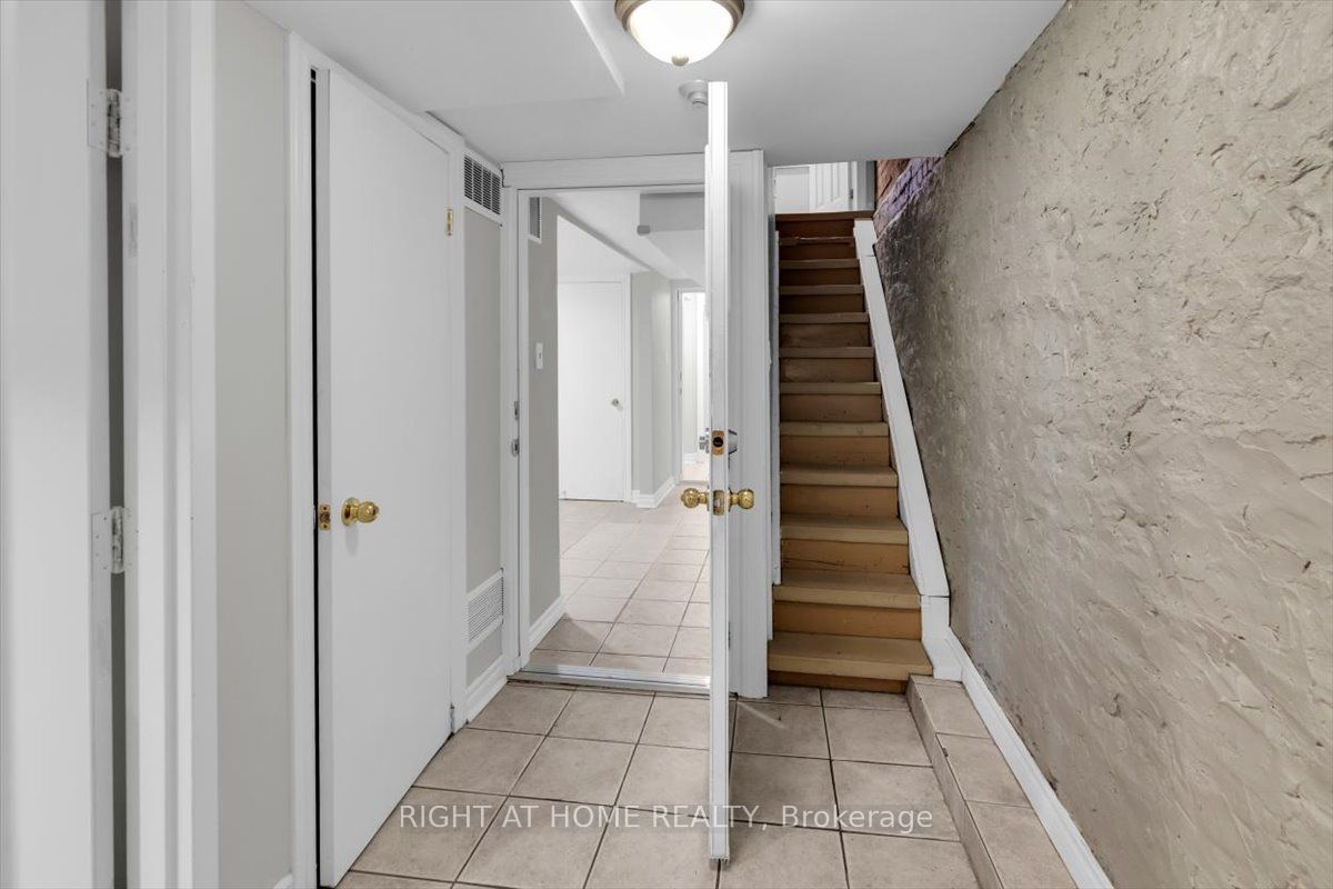 182 Mutual Street Main & Lower Property Photo 17