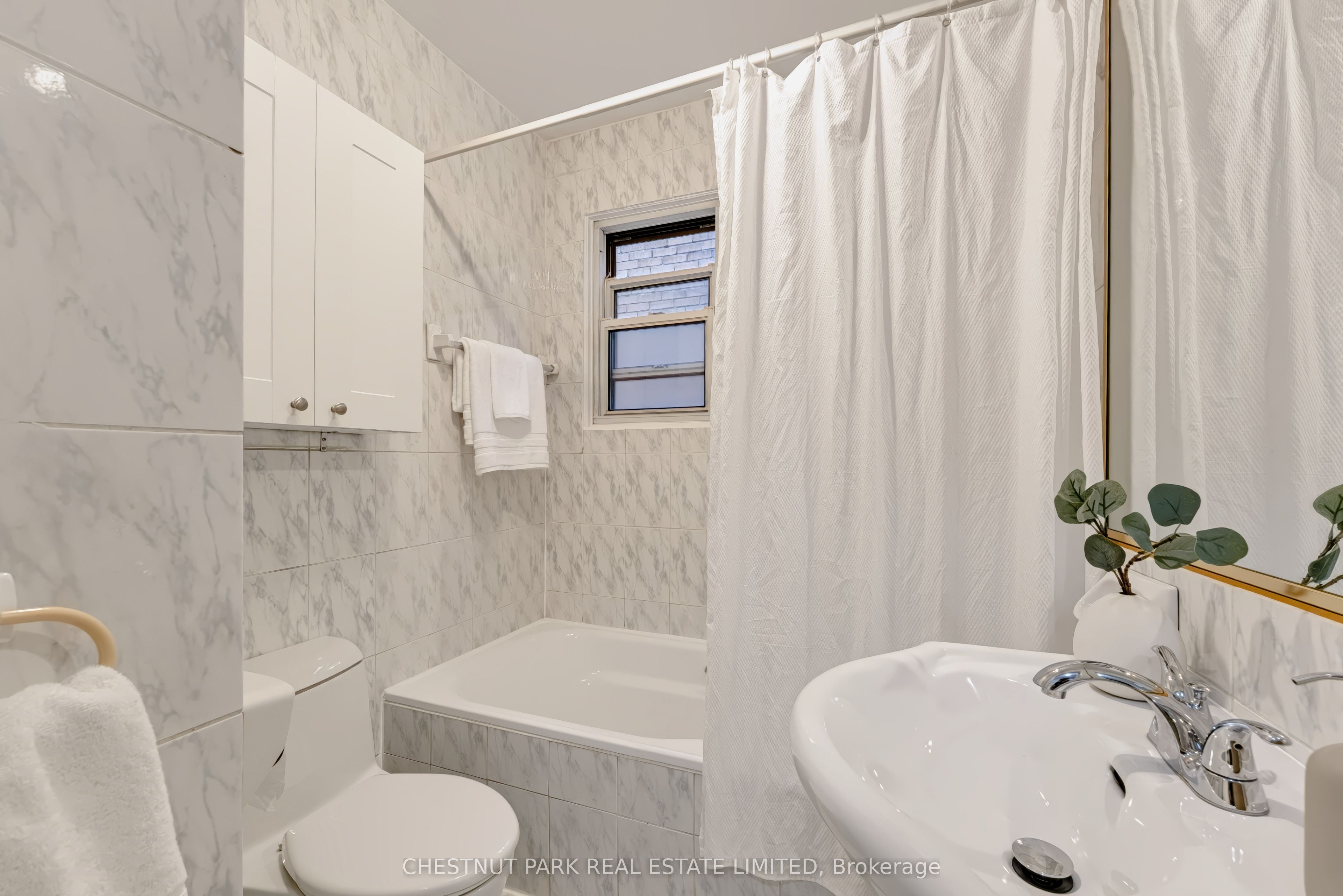 42 Bowood Avenue Property Photo 28