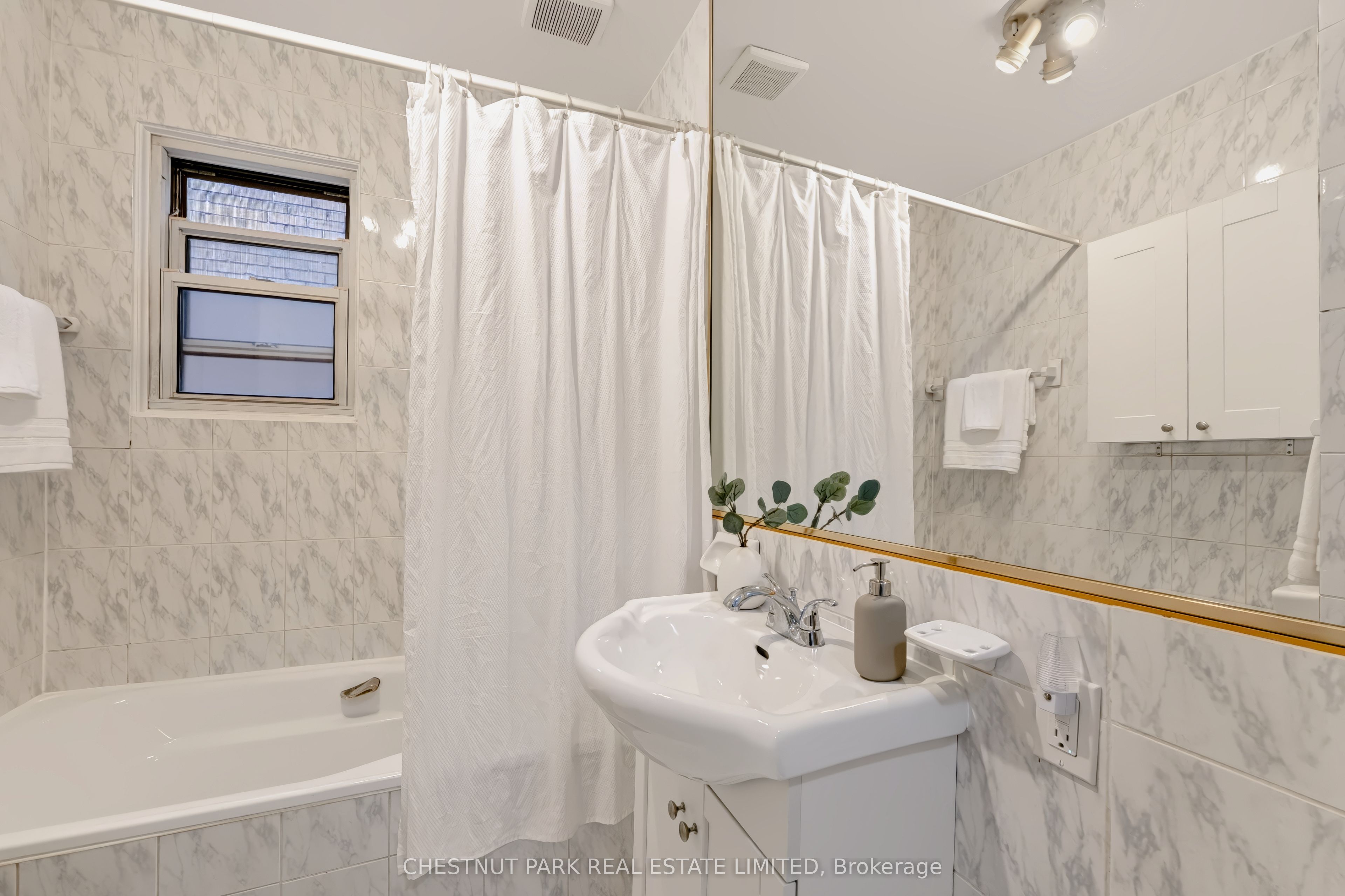 42 Bowood Avenue Property Photo 29