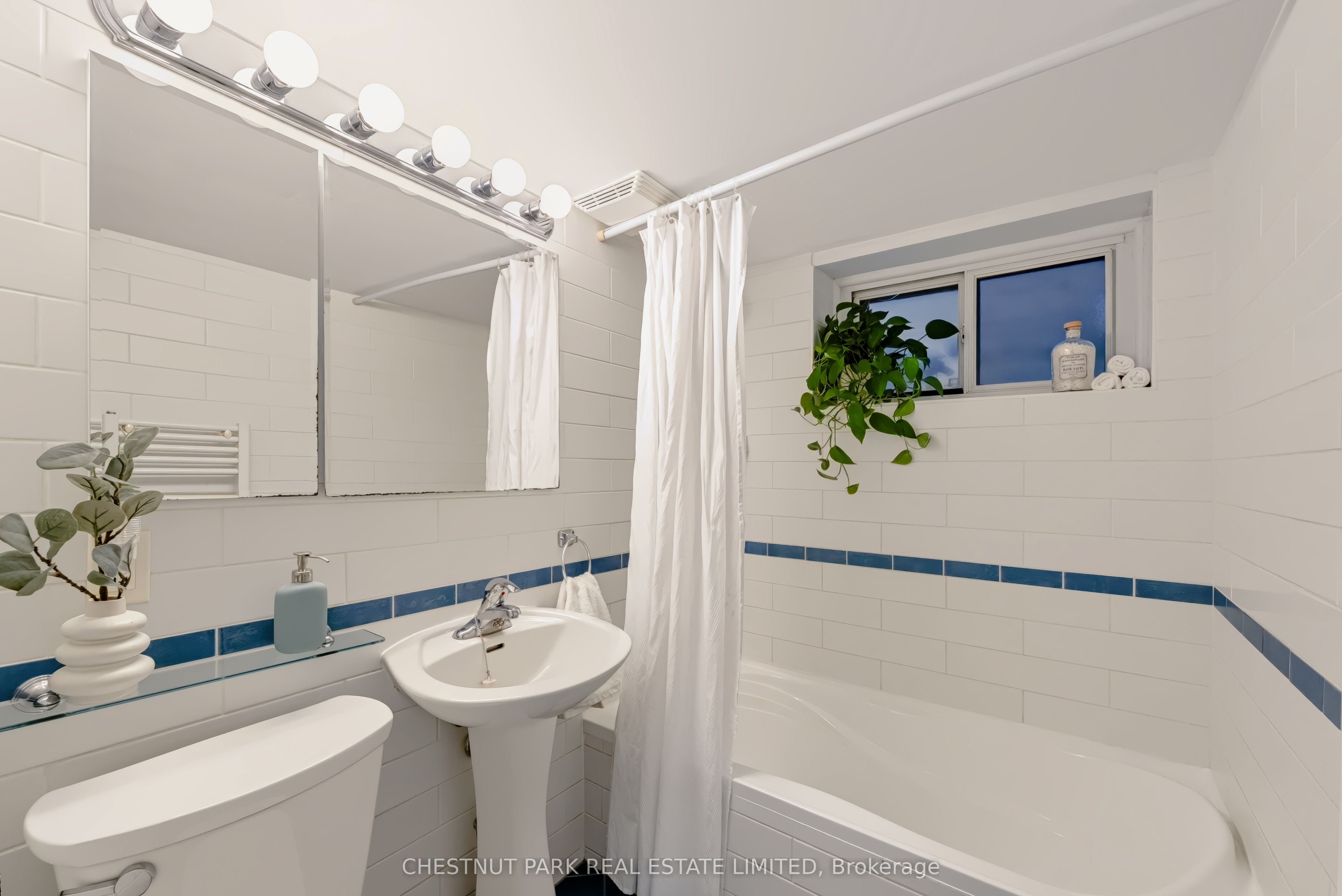42 Bowood Avenue Property Photo 31