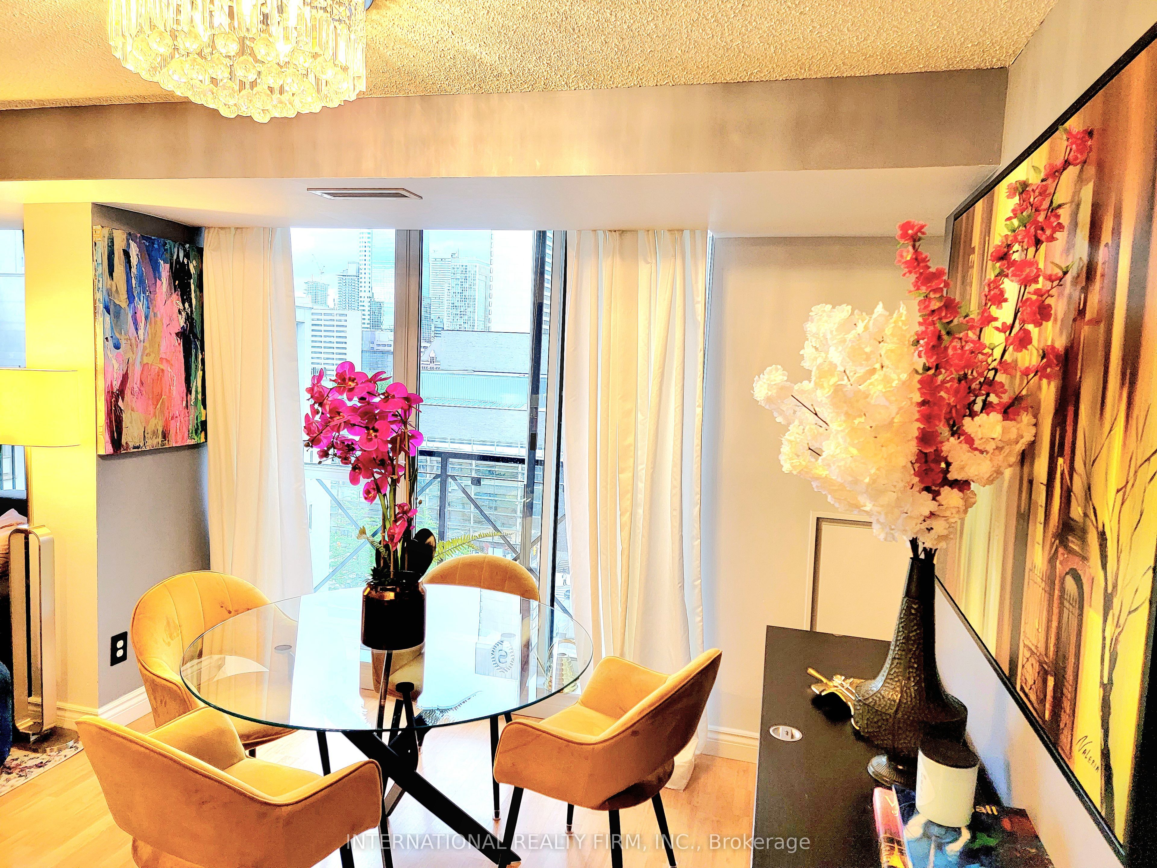 140 Simcoe Street 1209 Property Photo 3