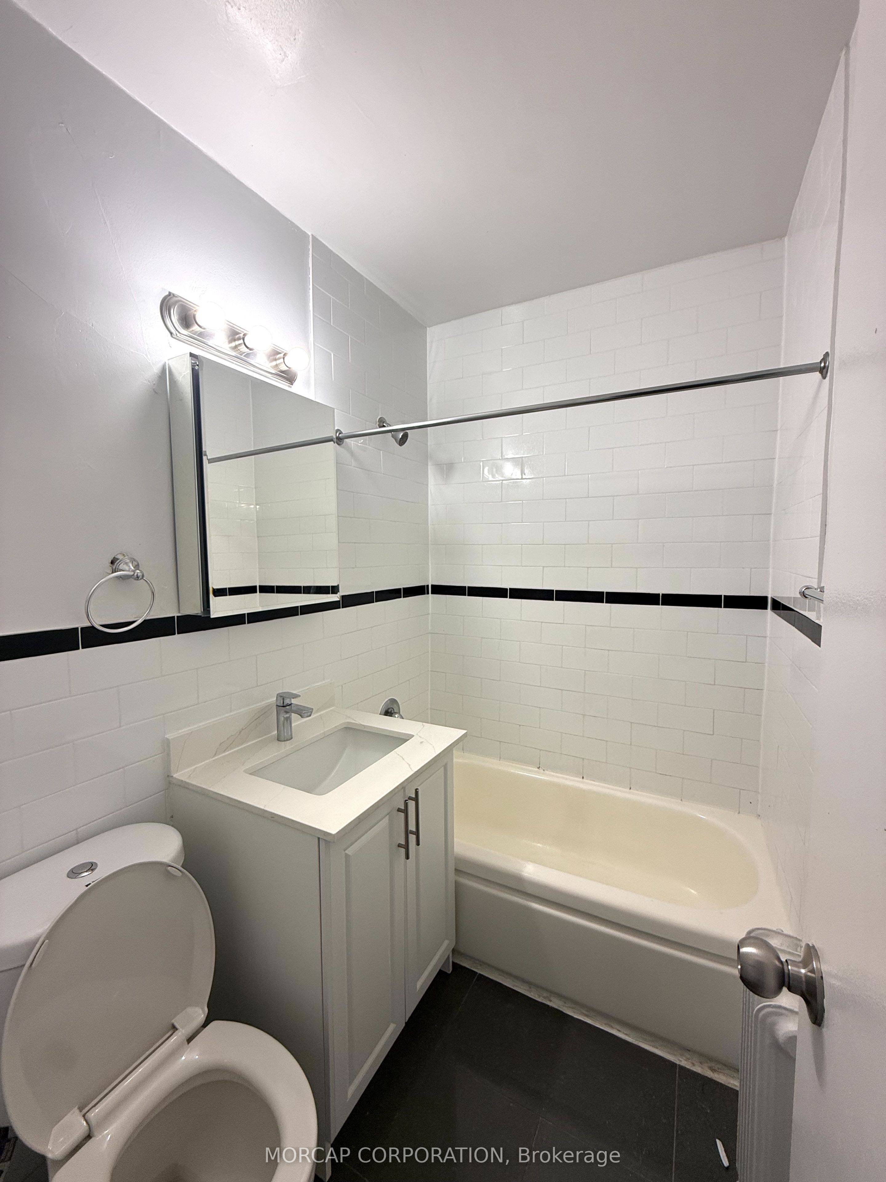2895 Bathurst Street 508 Property Photo 6