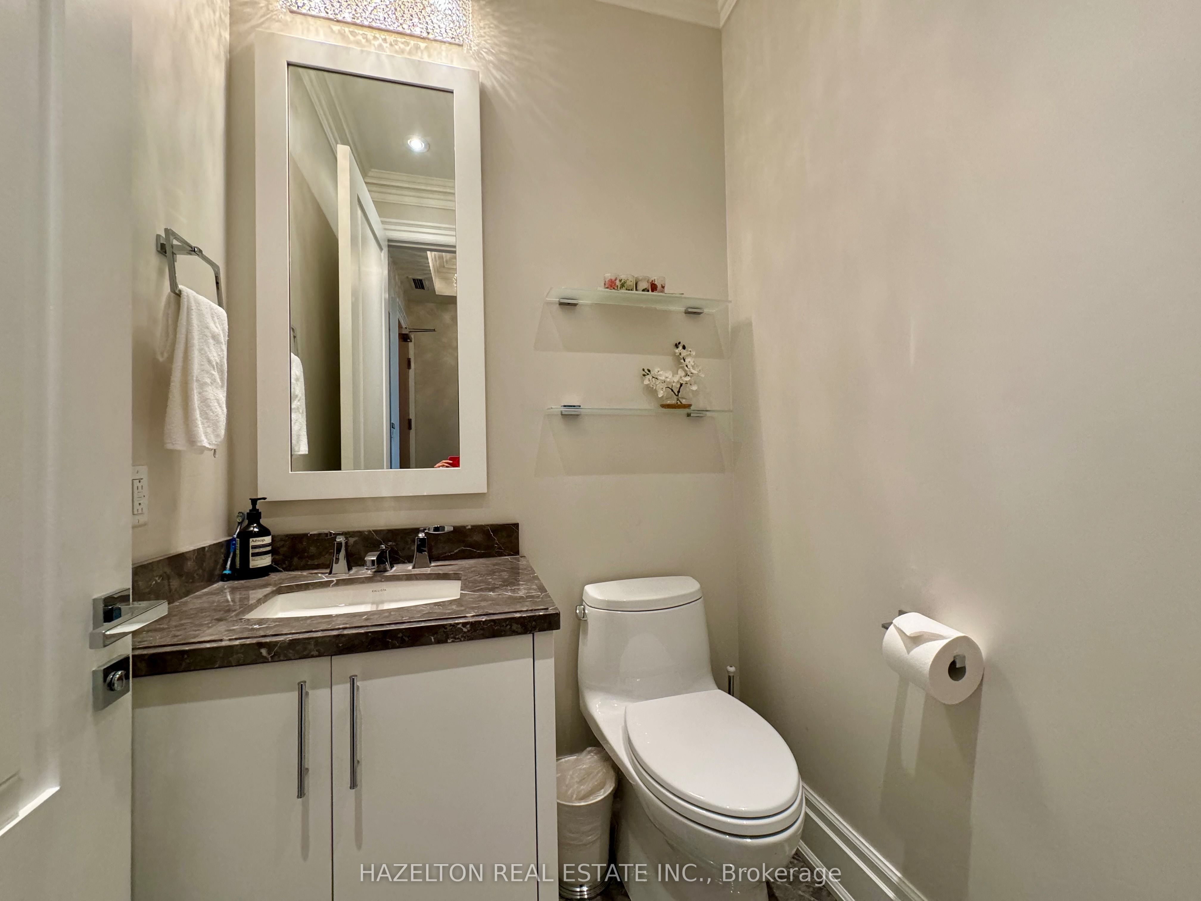 55 Scollard Street 902 Property Photo 9