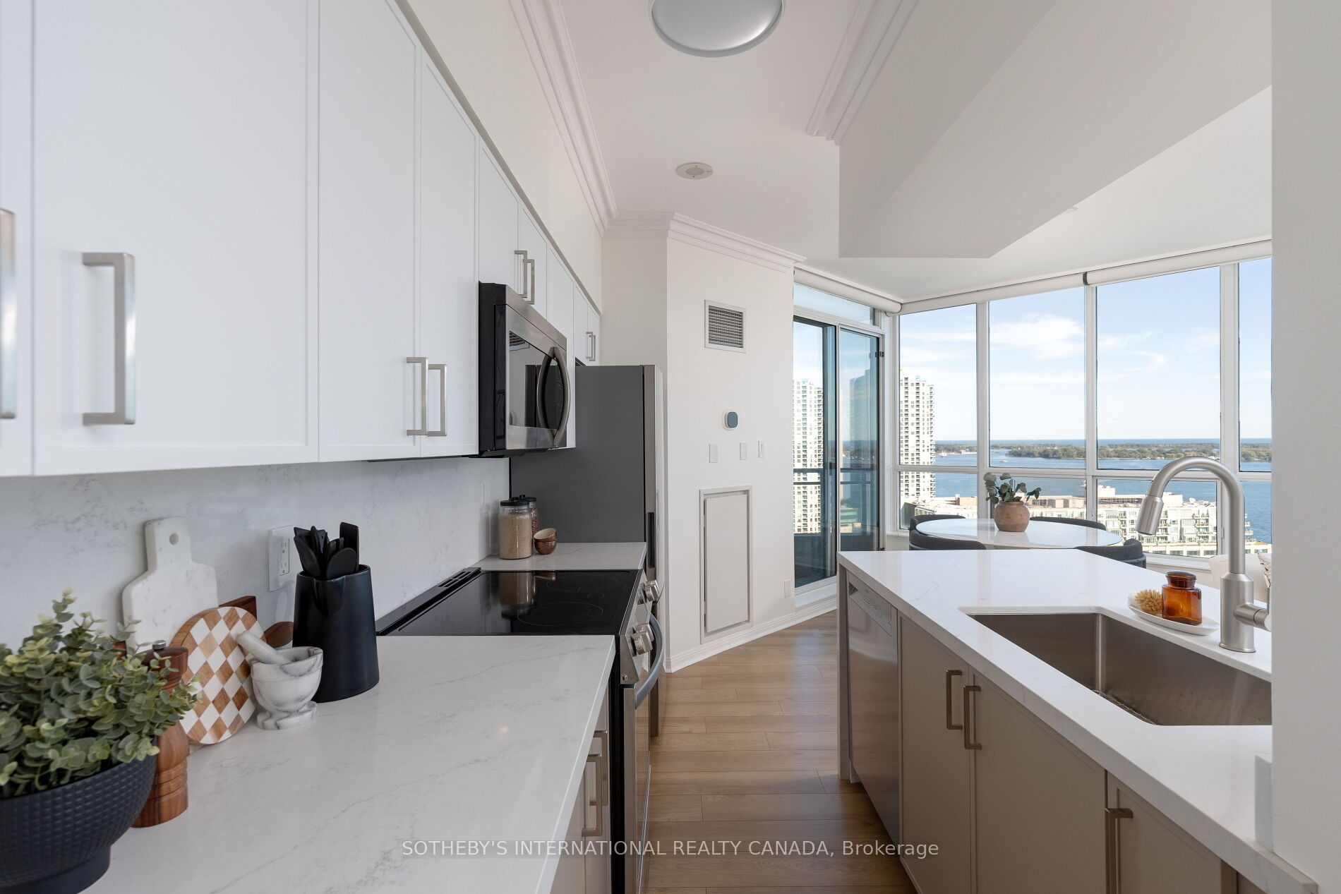 230 Queens Quay W 2811 Property Photo 4