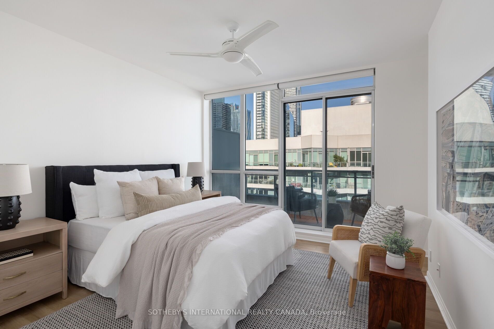 230 Queens Quay W 2811 Property Photo 8