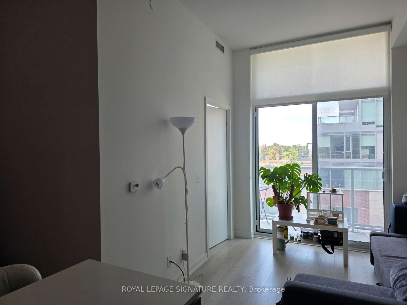 33 Helendale Avenue 421 Property Photo 2