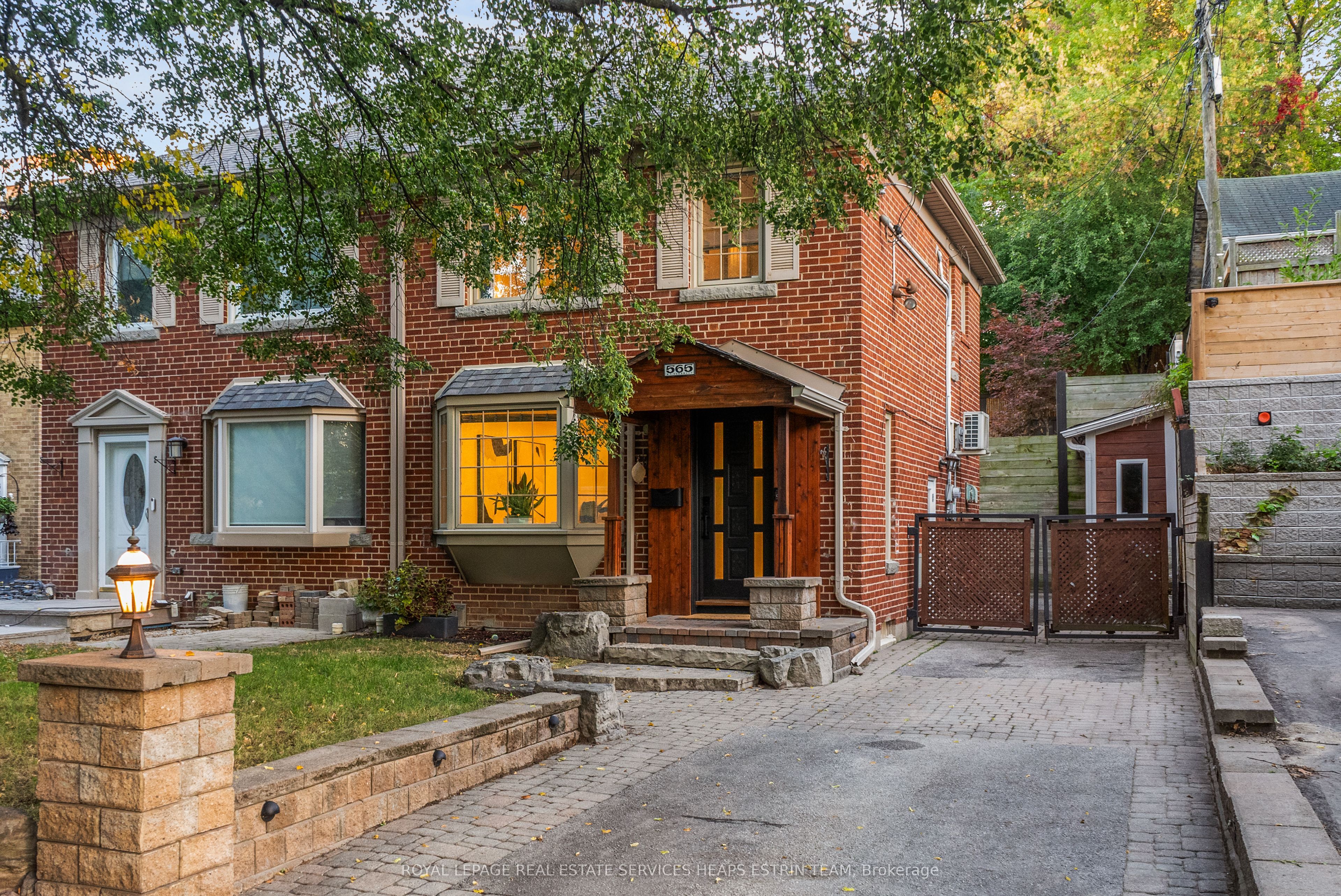 565 Roehampton Avenue Property Photo 1
