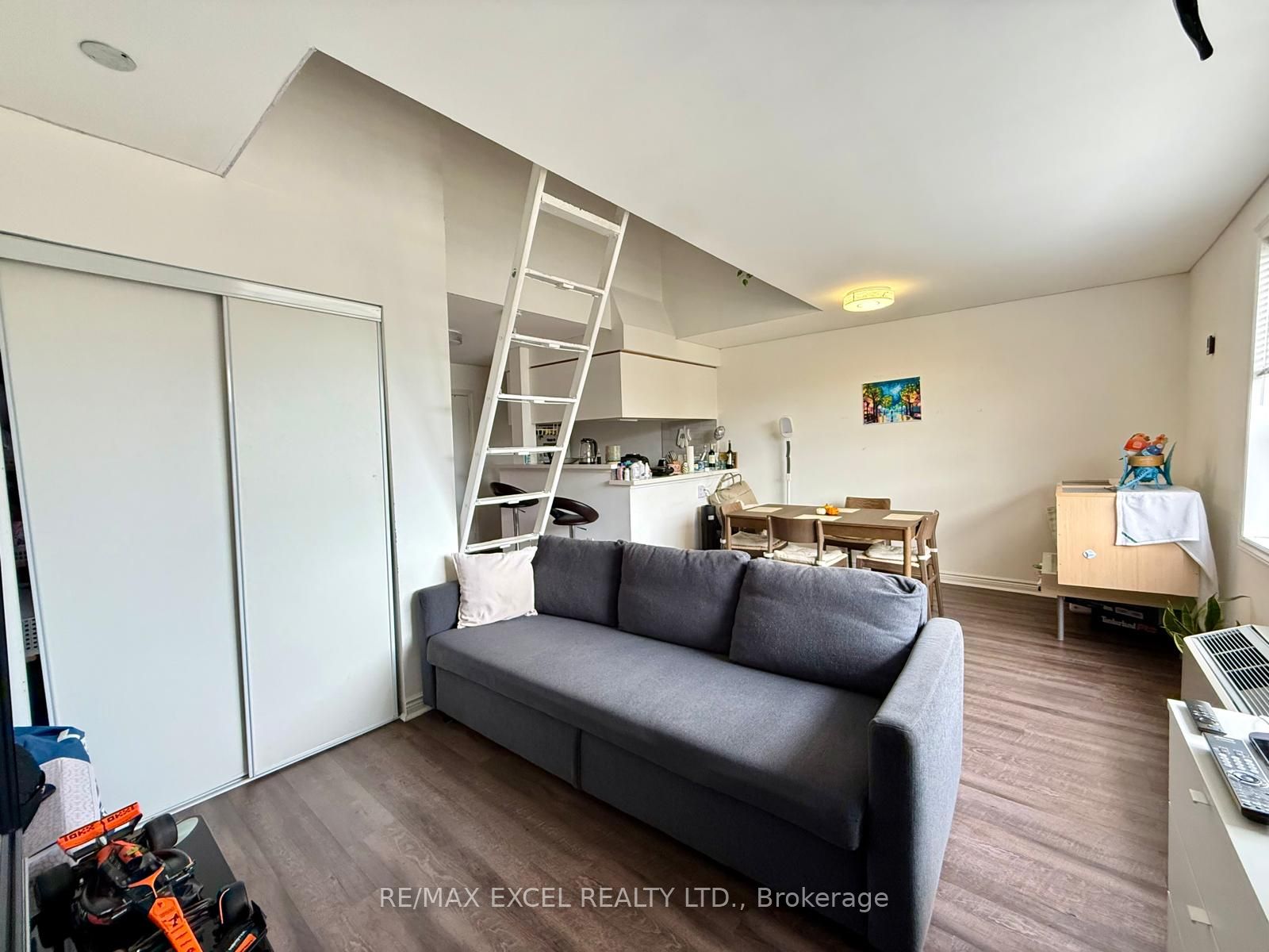 666 St Clair Avenue W 305 Property Photo 13