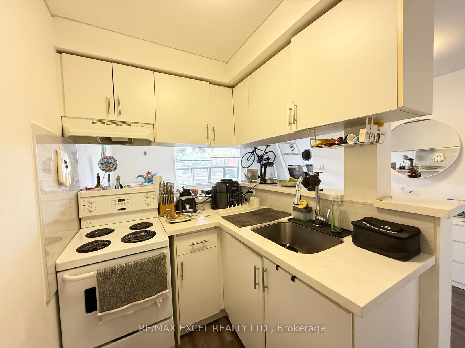 666 St Clair Avenue W 305 Property Photo 14