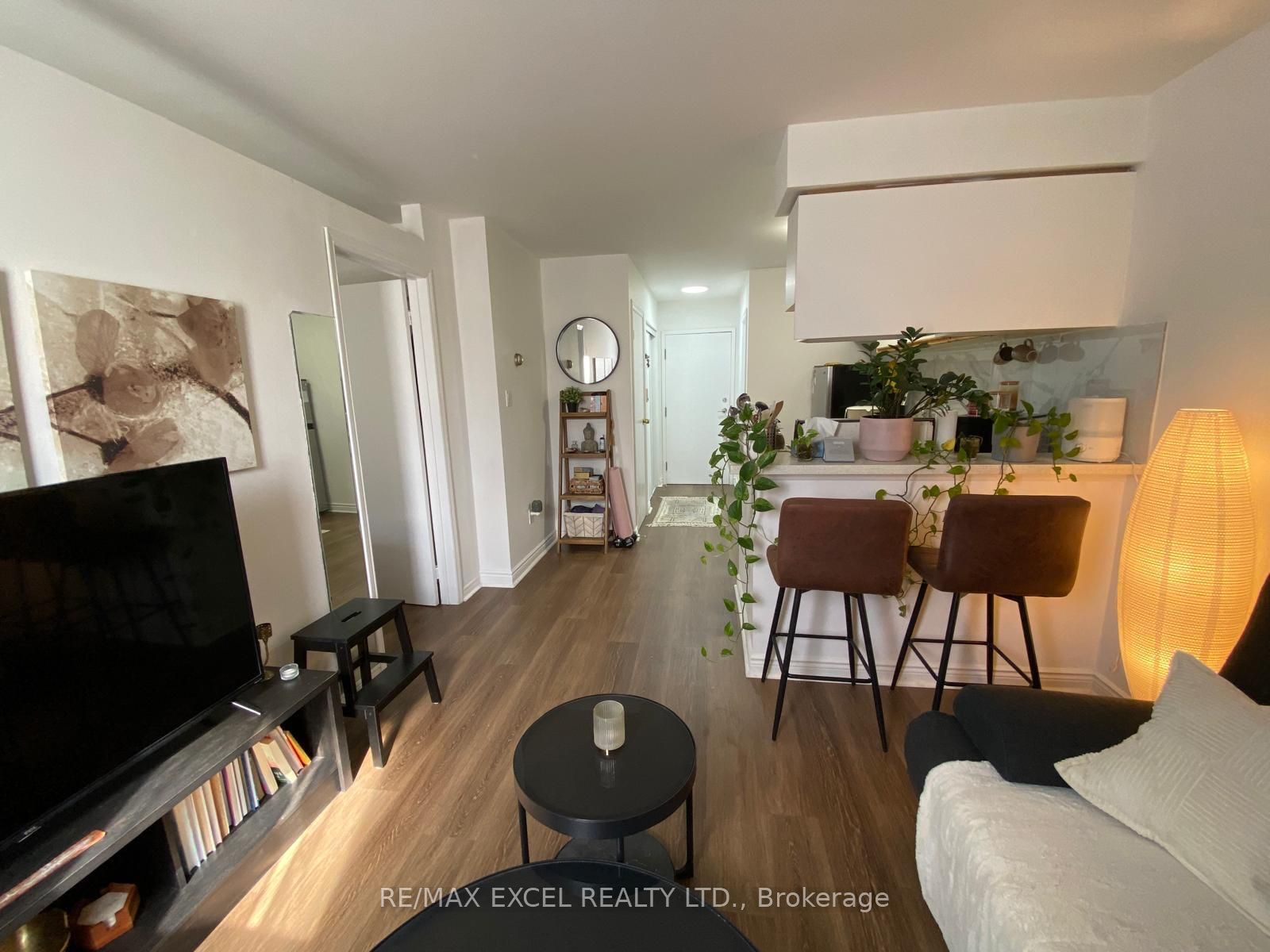 666 St Clair Avenue W 203 Property Photo 13