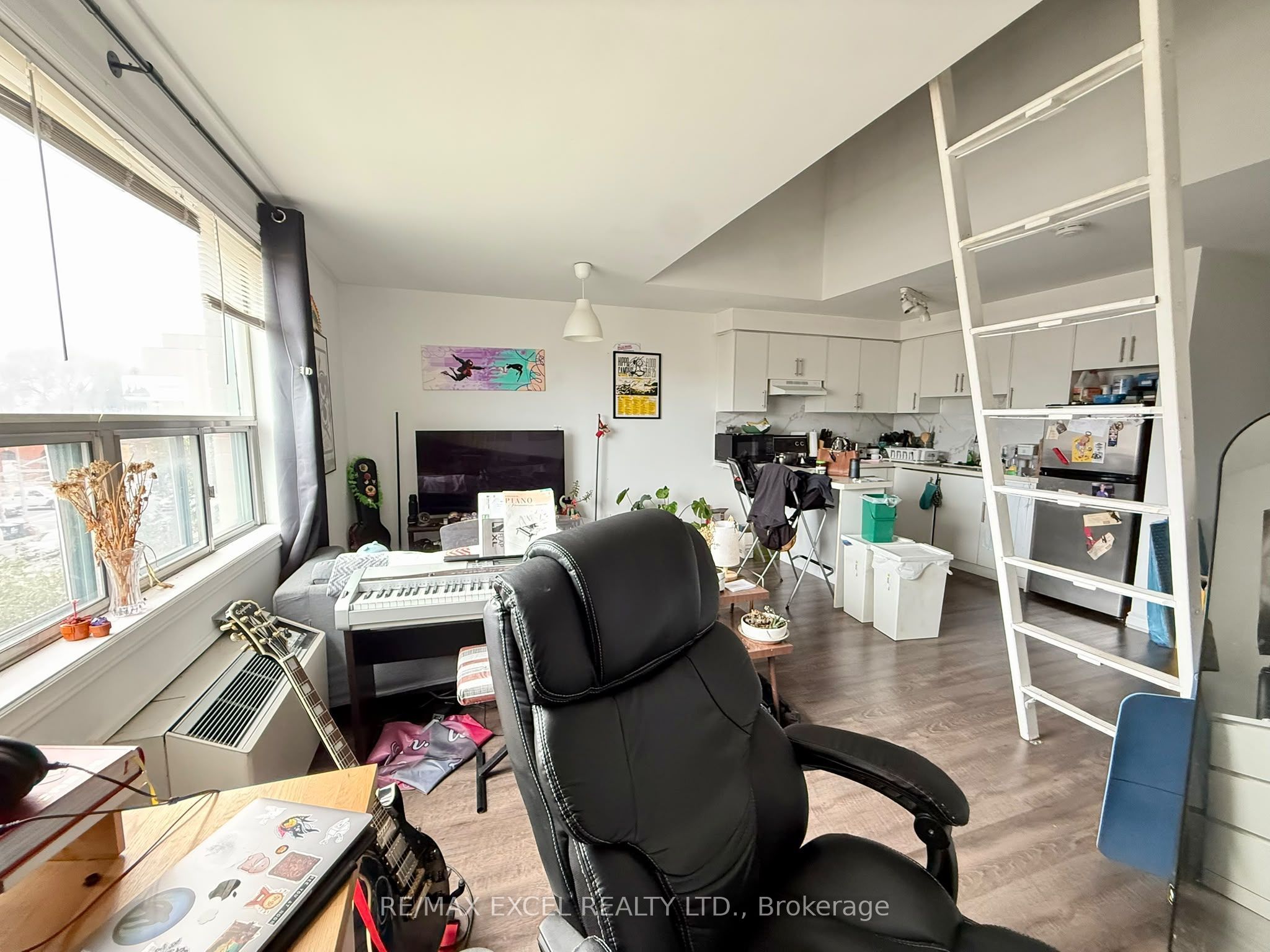 666 St Clair Avenue 304 Property Photo 13