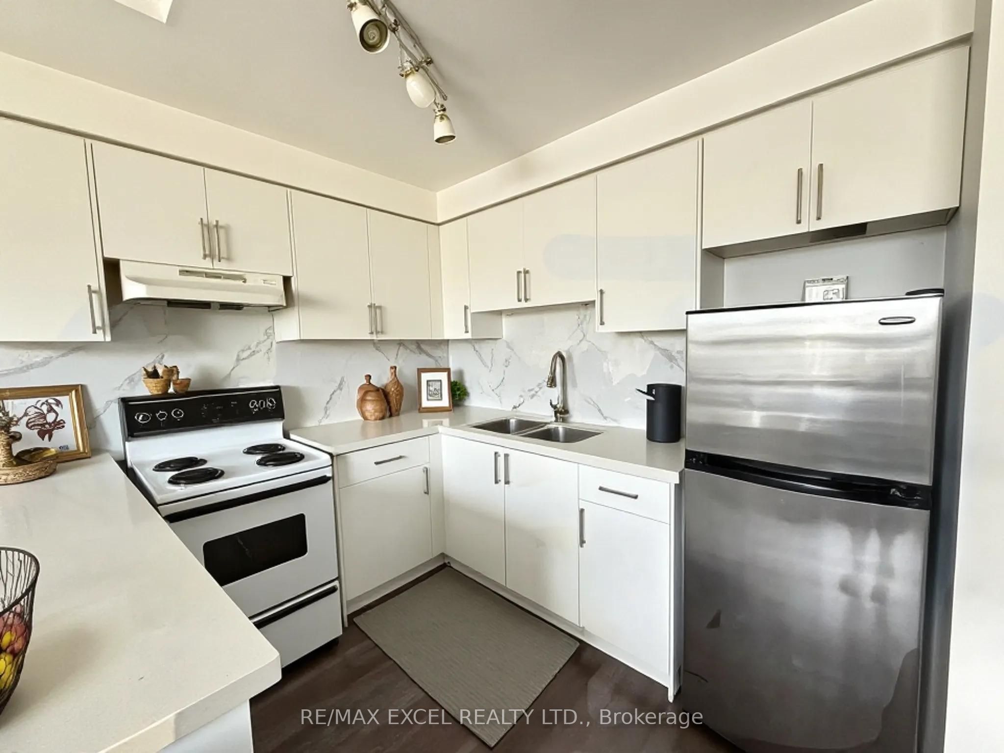 666 St Clair Avenue 304 Property Photo 14