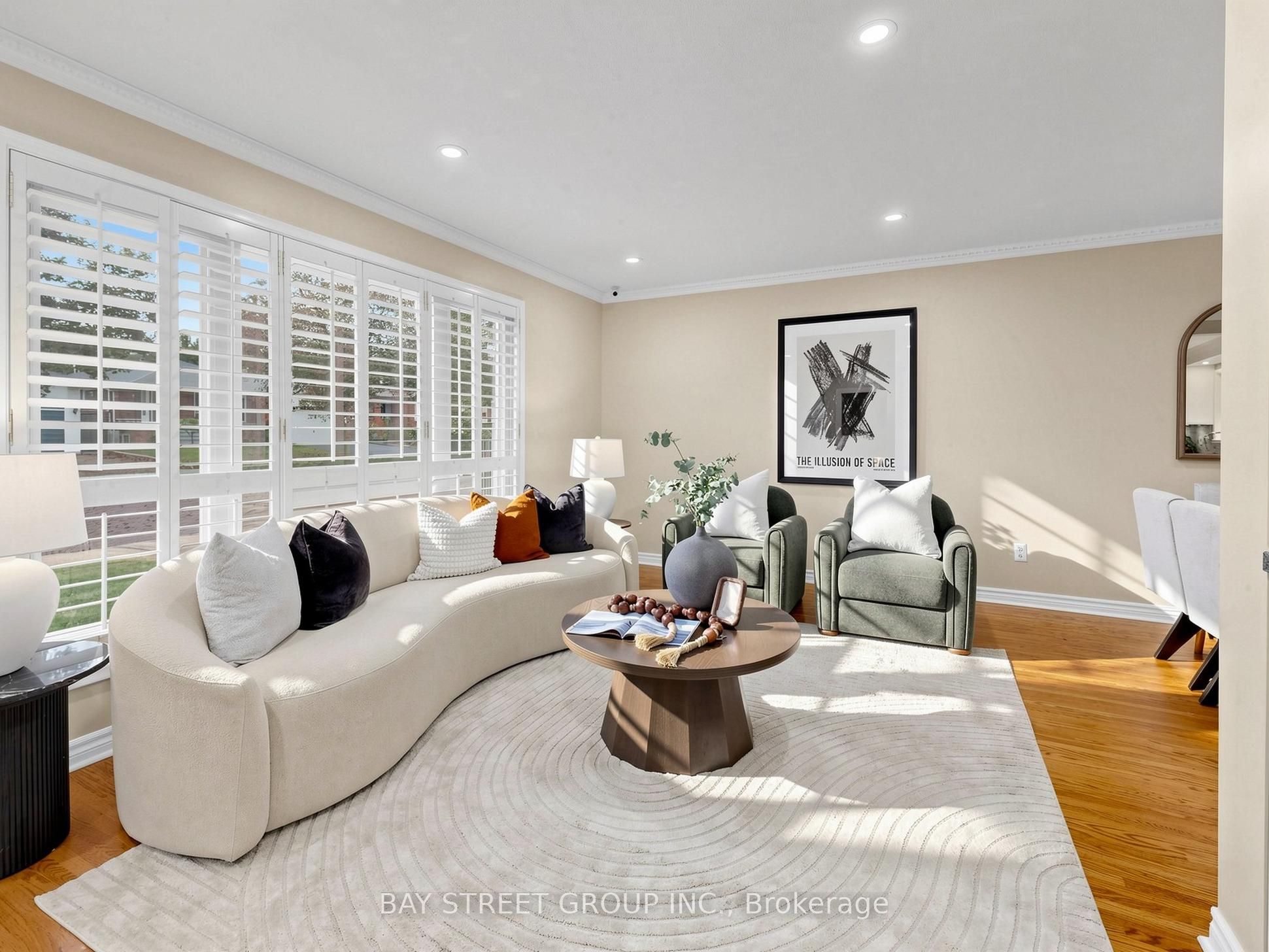 1 Lesgay Crescent Property Photo 4