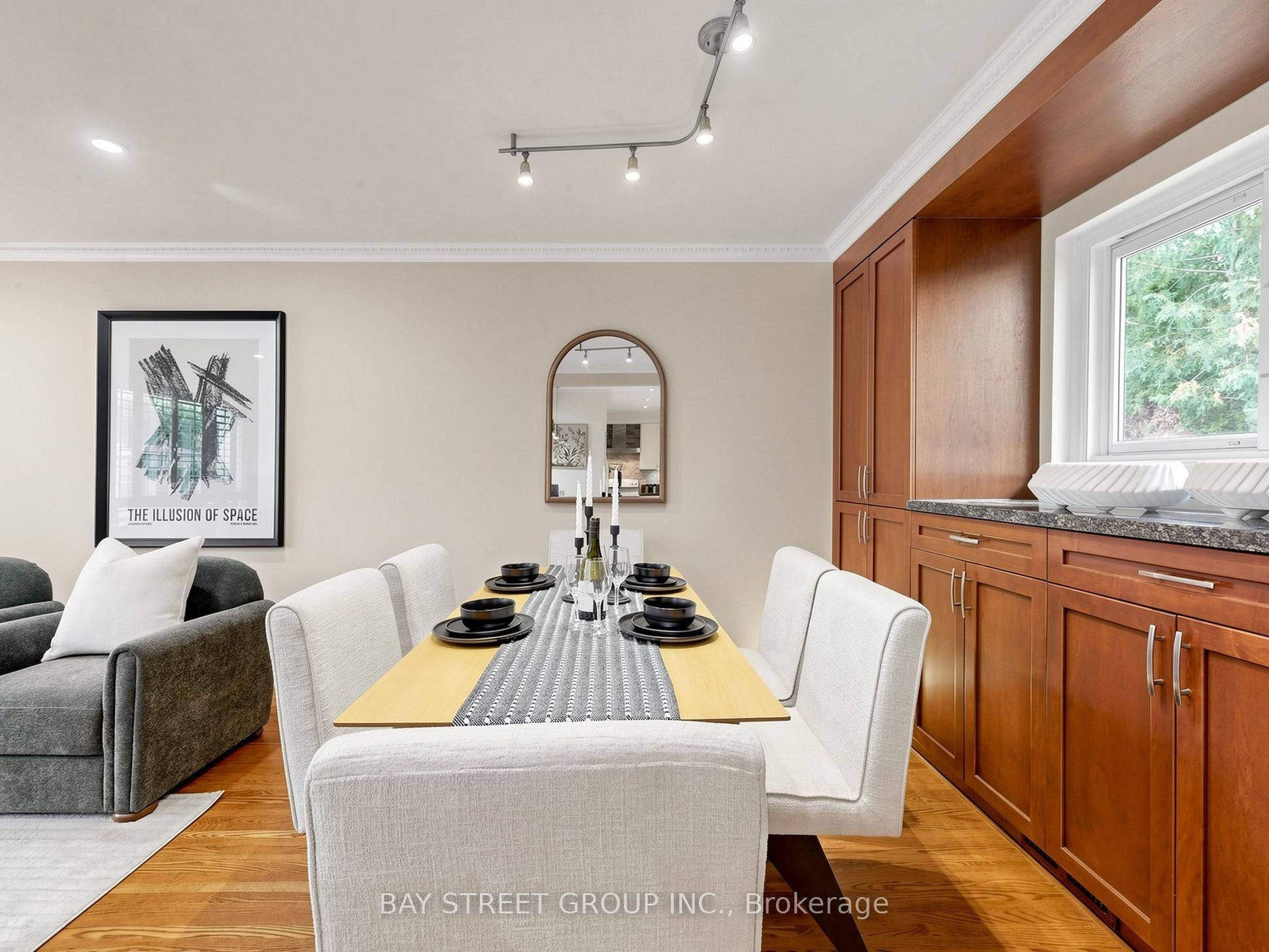 1 Lesgay Crescent Property Photo 9