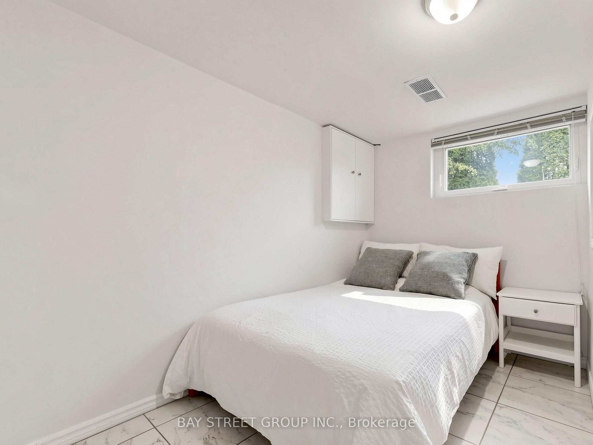 1 Lesgay Crescent Property Photo 25