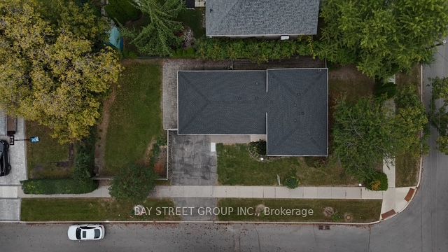 1 Lesgay Crescent Property Photo 33