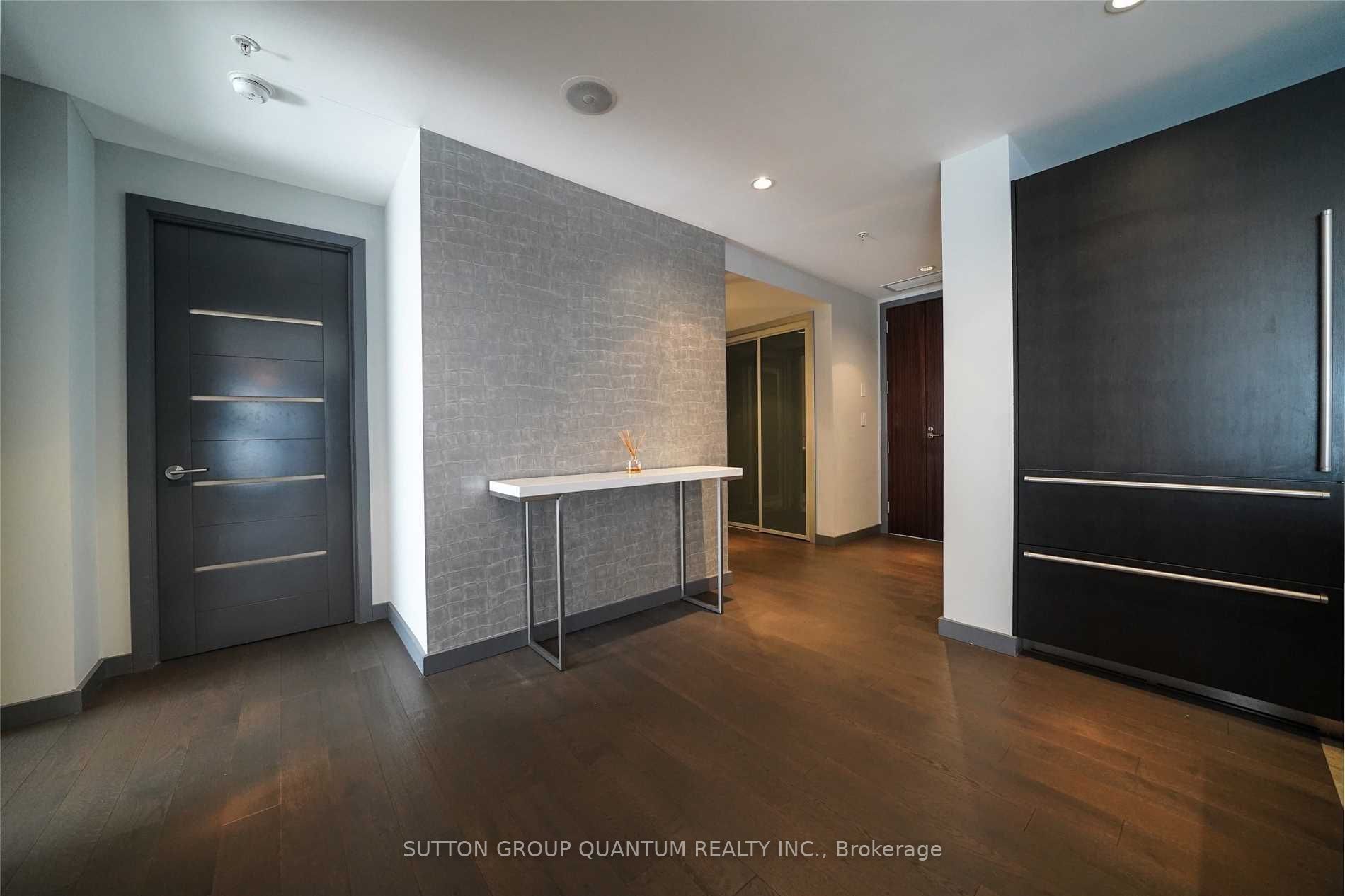 180 University Avenue 2109 Property Photo 2