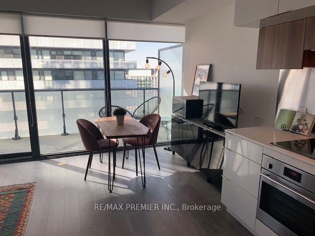 185 Roehampton Avenue 3002 Property Photo 2