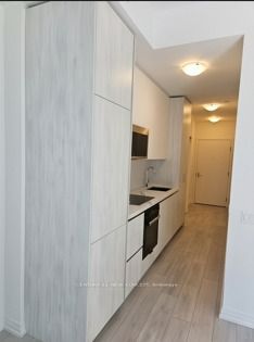 400 King Street W 812 Property Photo 1