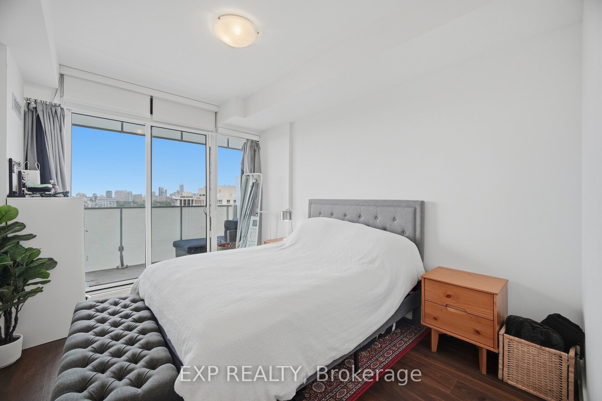 200 Bloor Street W 2505 Property Photo 17
