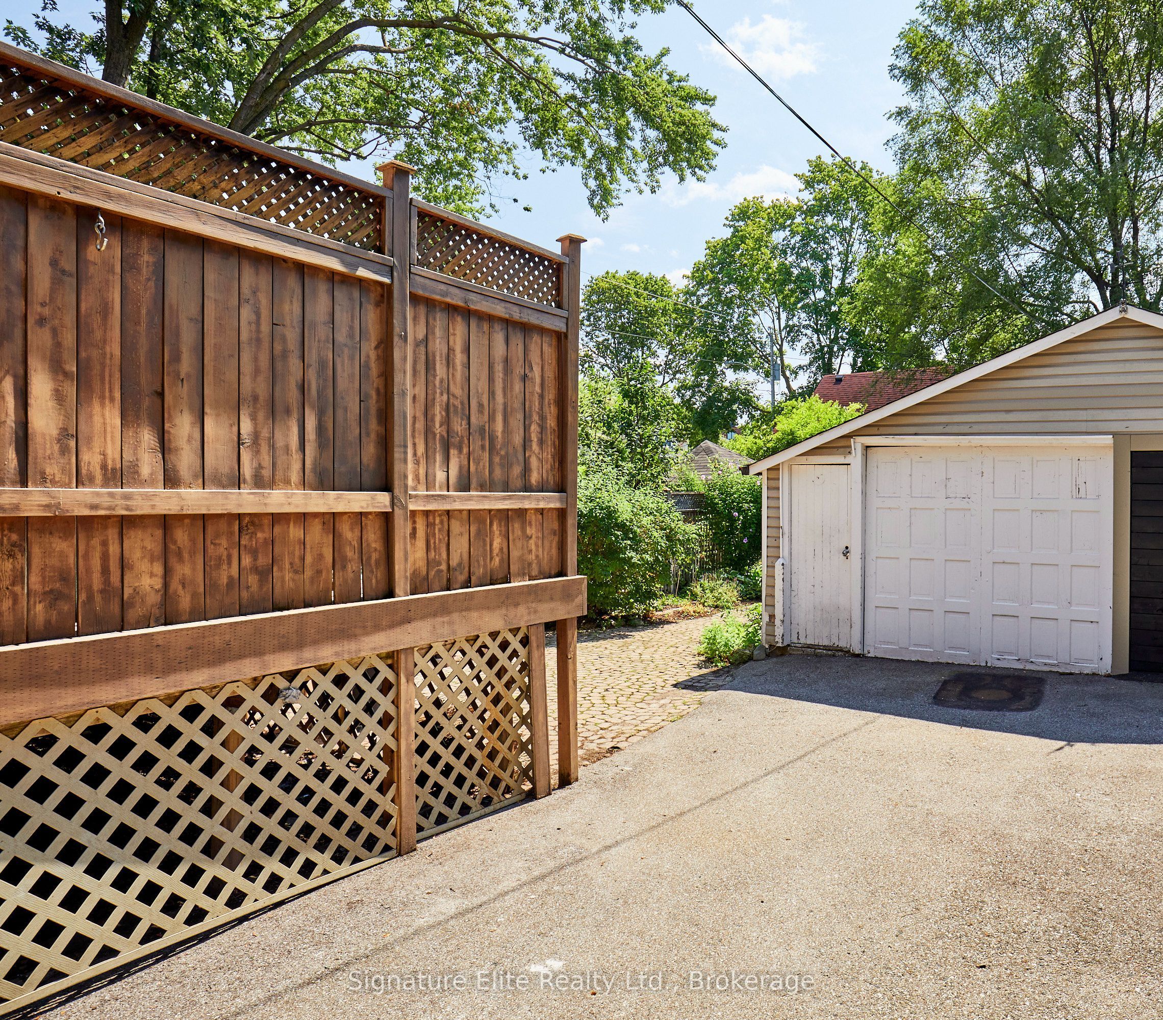 153 Parkhurst Boulevard Property Photo 23