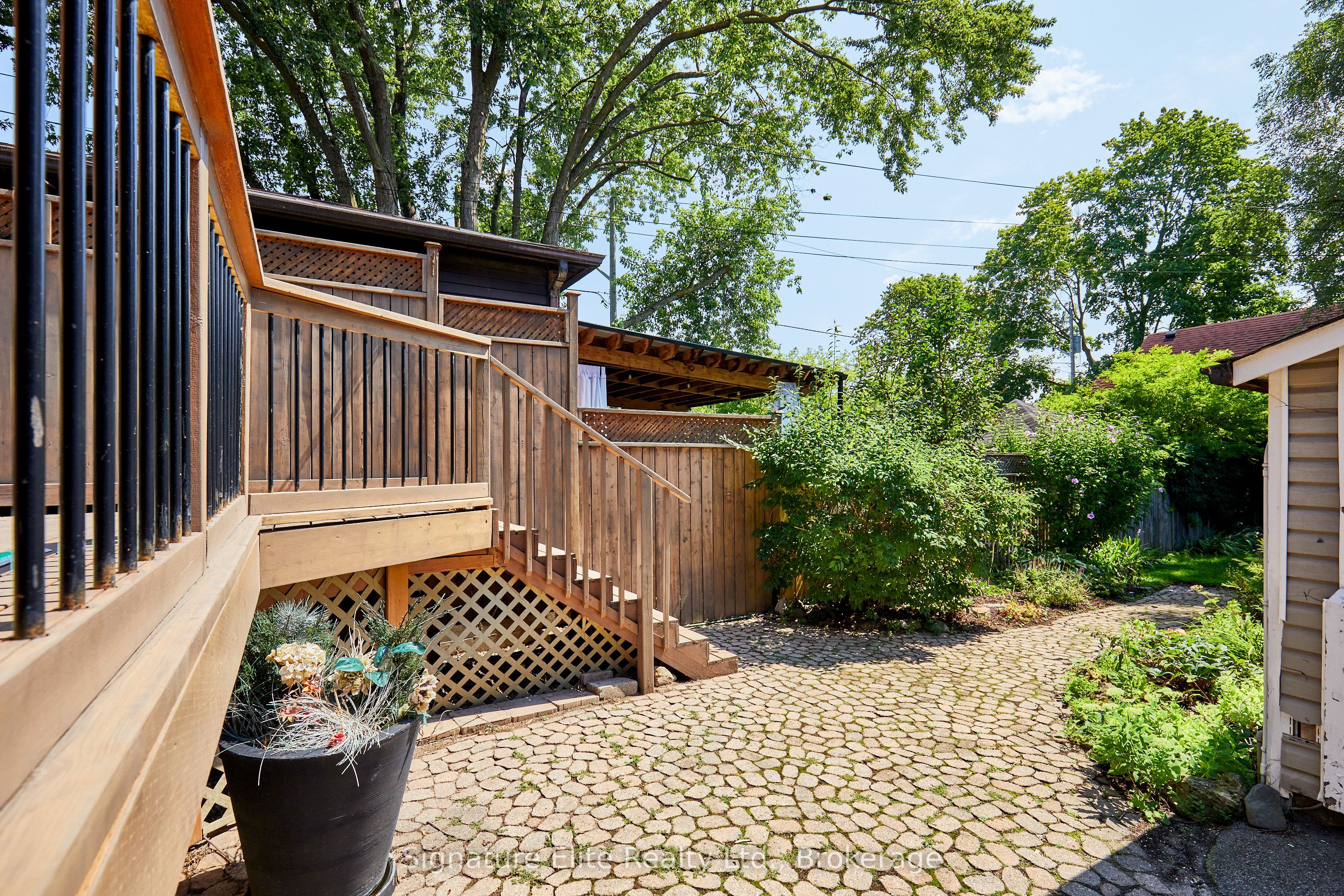 153 Parkhurst Boulevard Property Photo 24