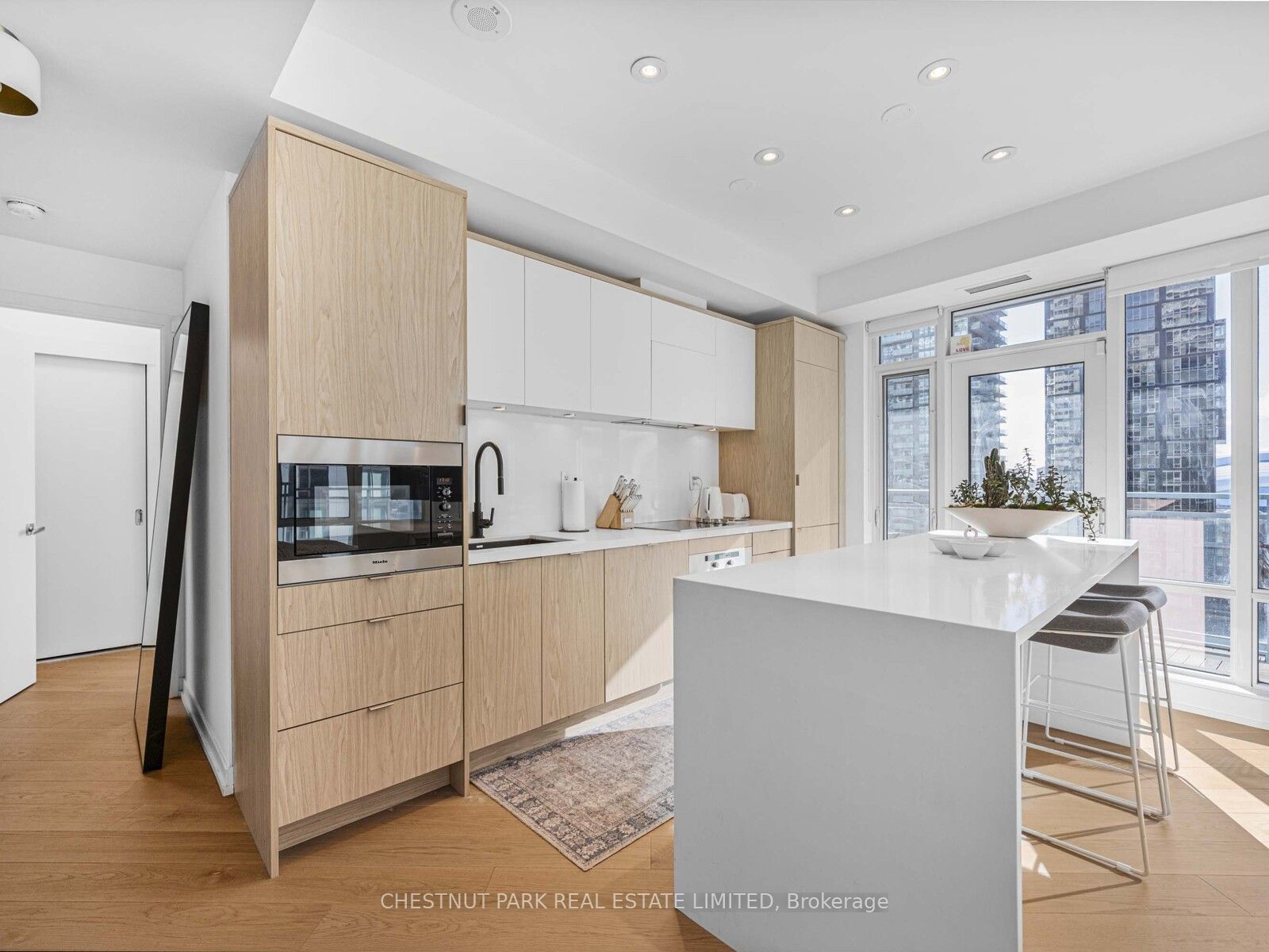 21 Widmer Street 1811 Property Photo 12