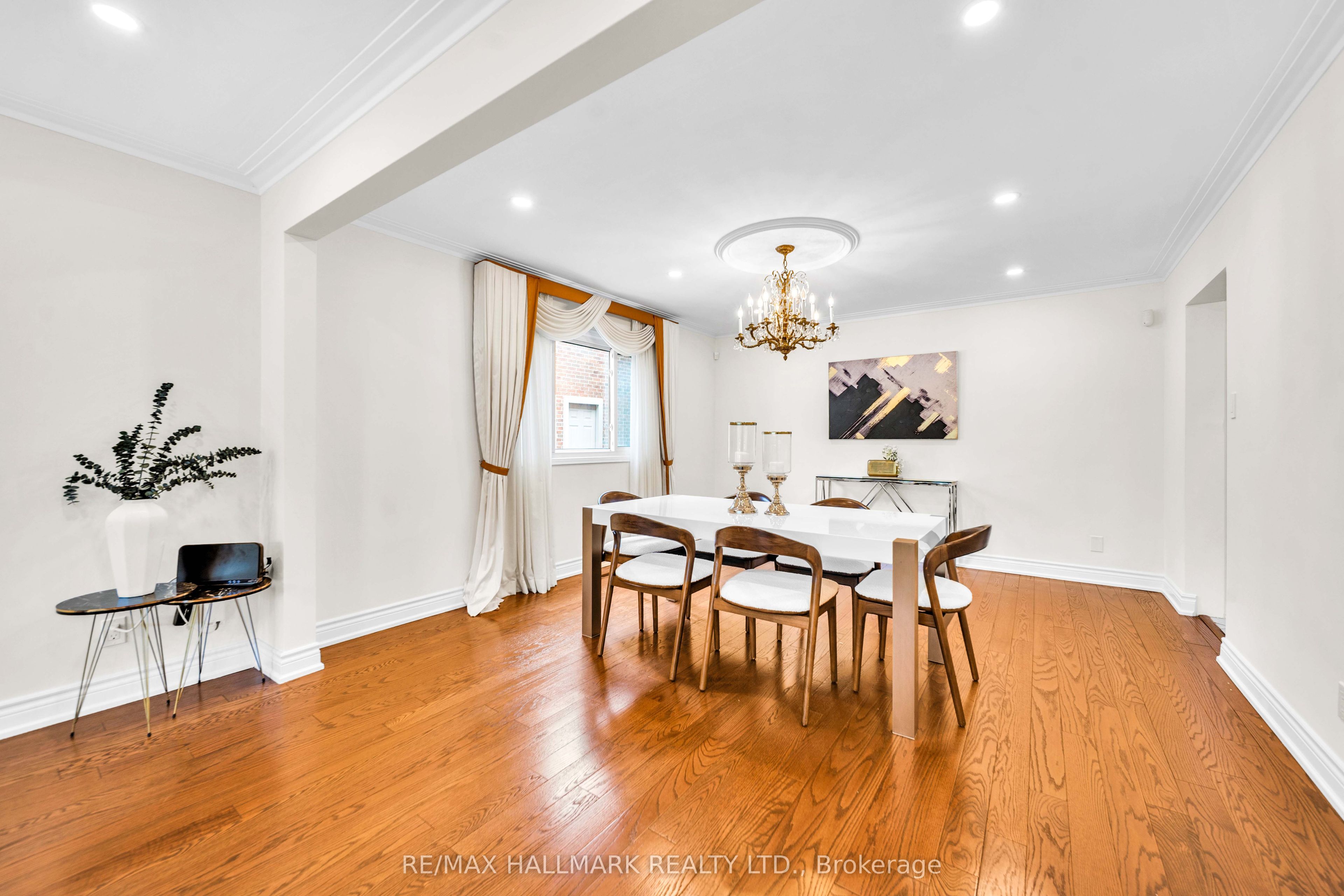 17 Twin Circle Court Property Photo 5