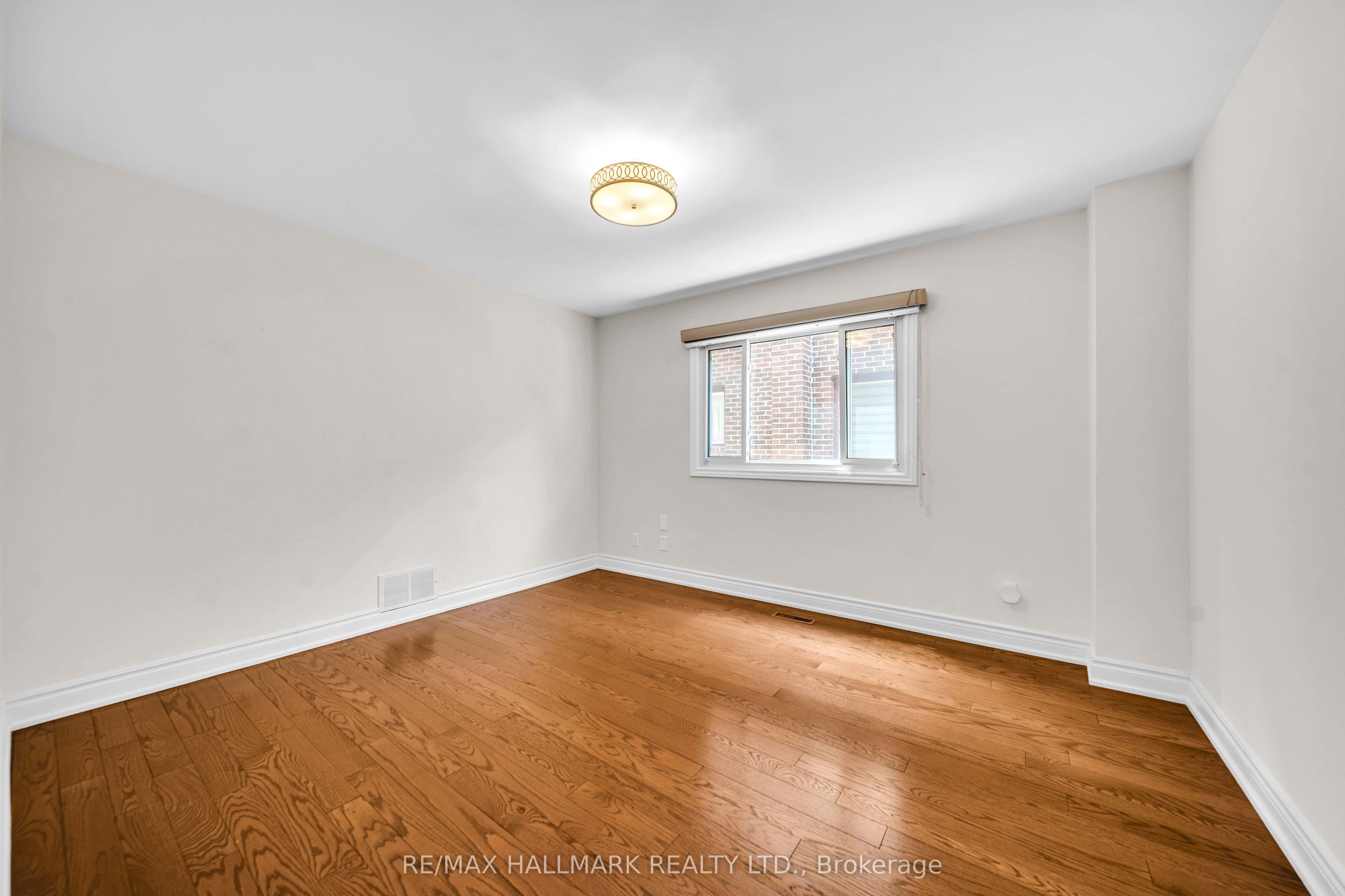 17 Twin Circle Court Property Photo 6