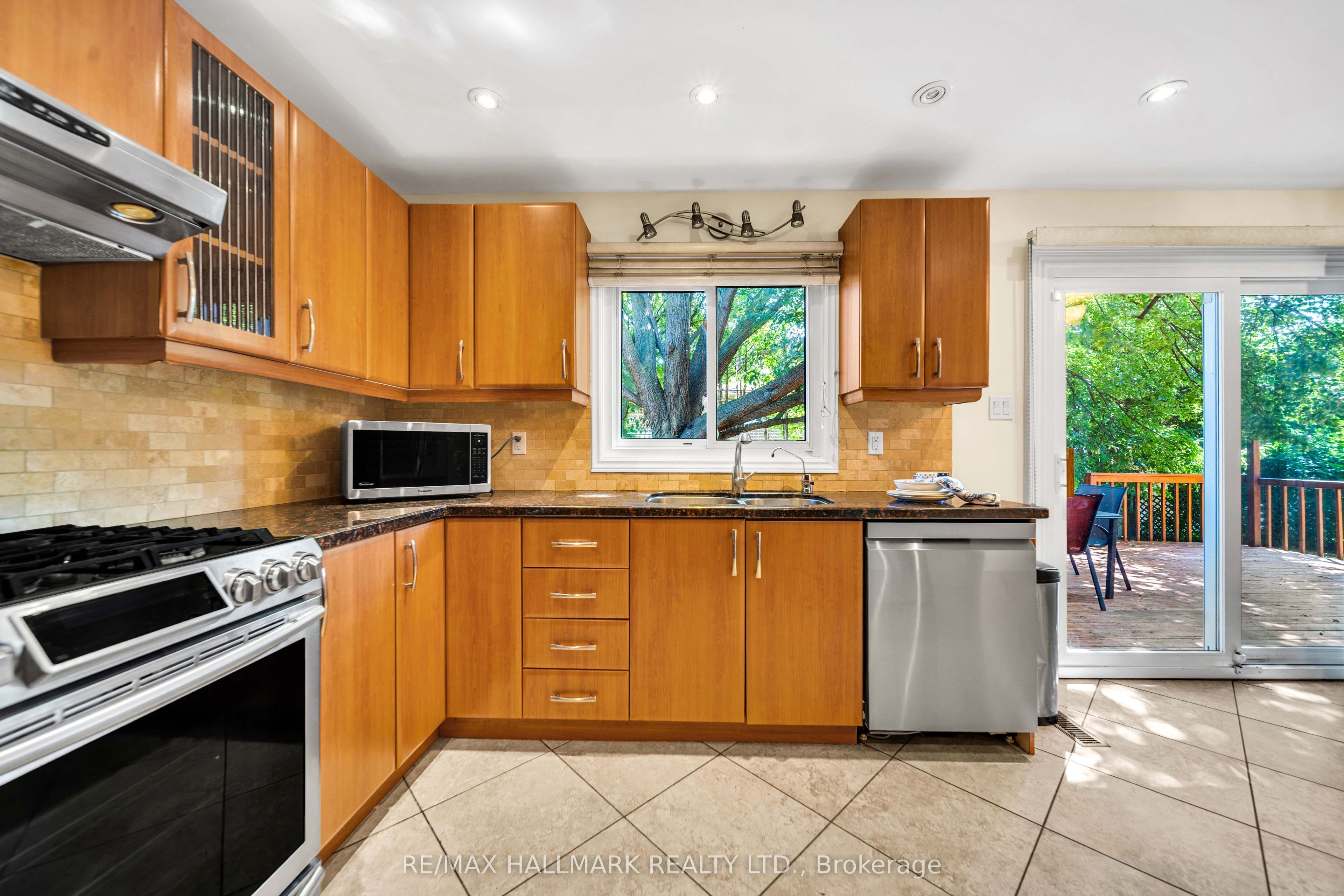 17 Twin Circle Court Property Photo 10