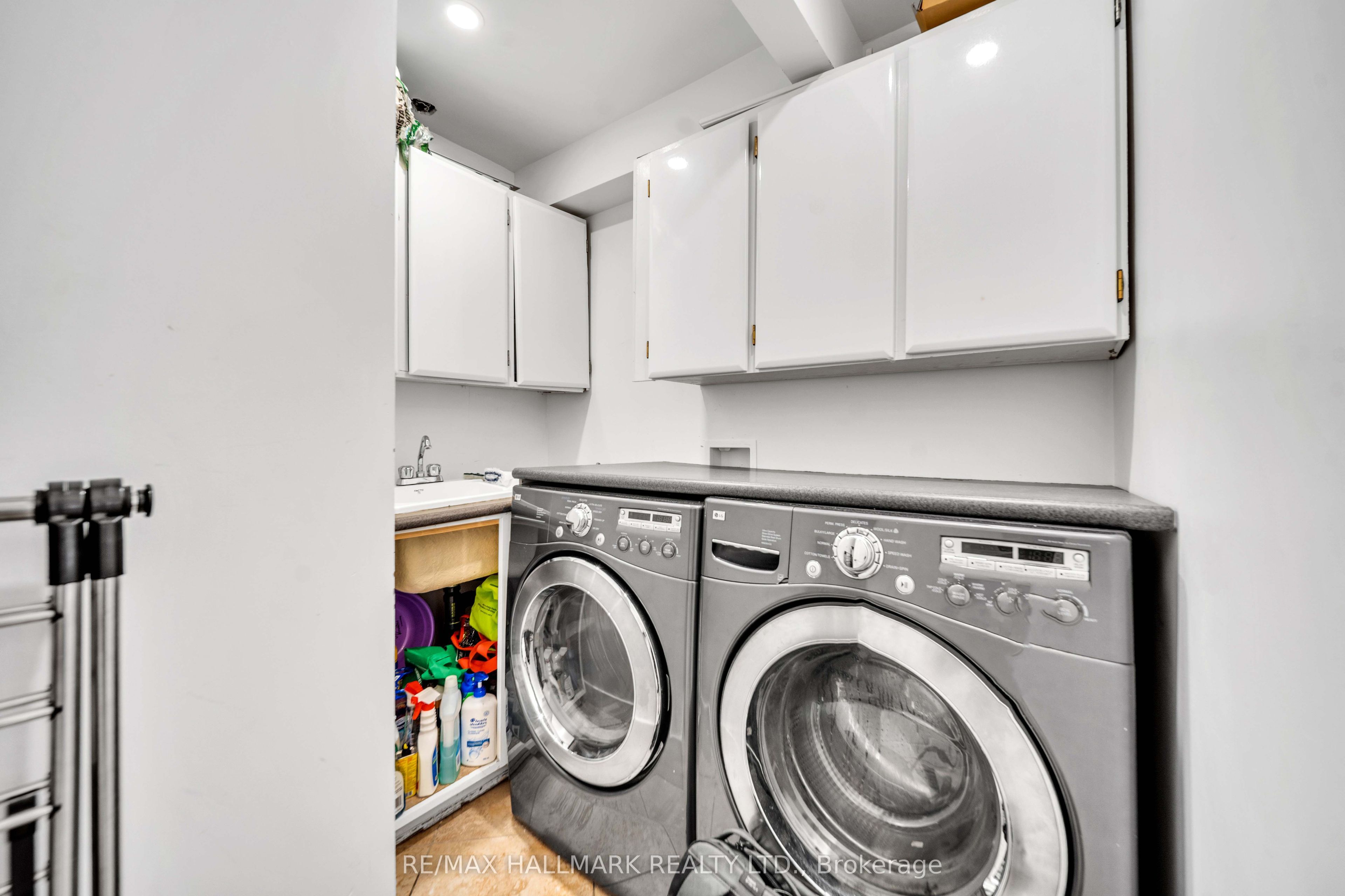 17 Twin Circle Court Property Photo 12