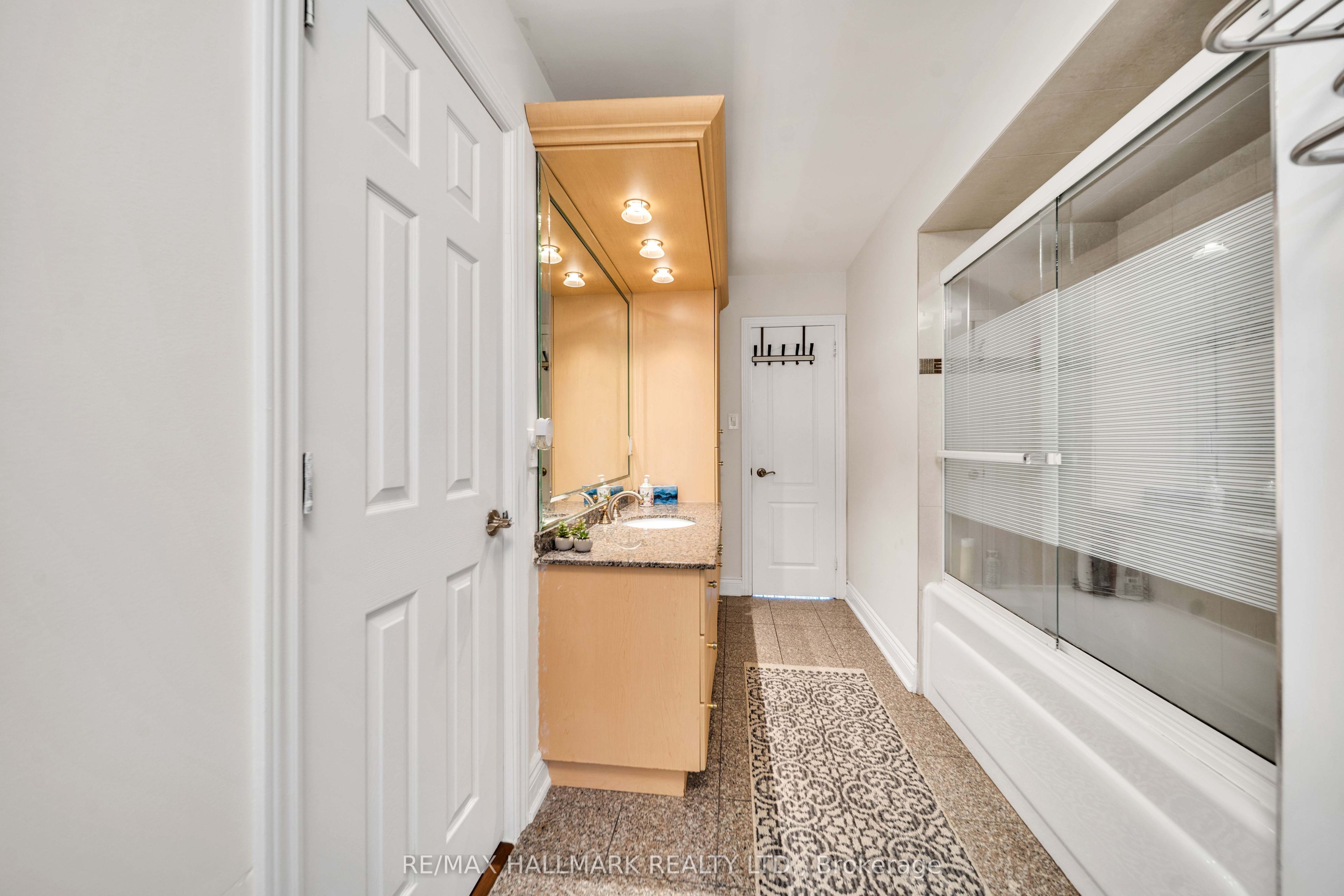 17 Twin Circle Court Property Photo 19