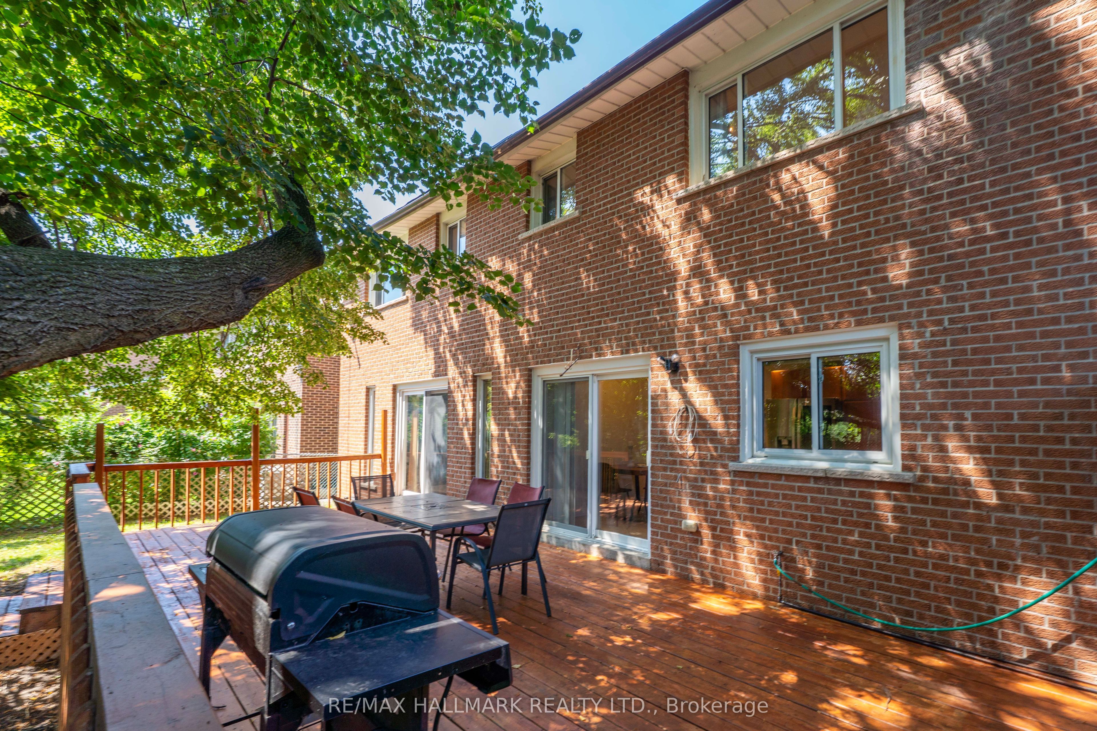 17 Twin Circle Court Property Photo 24