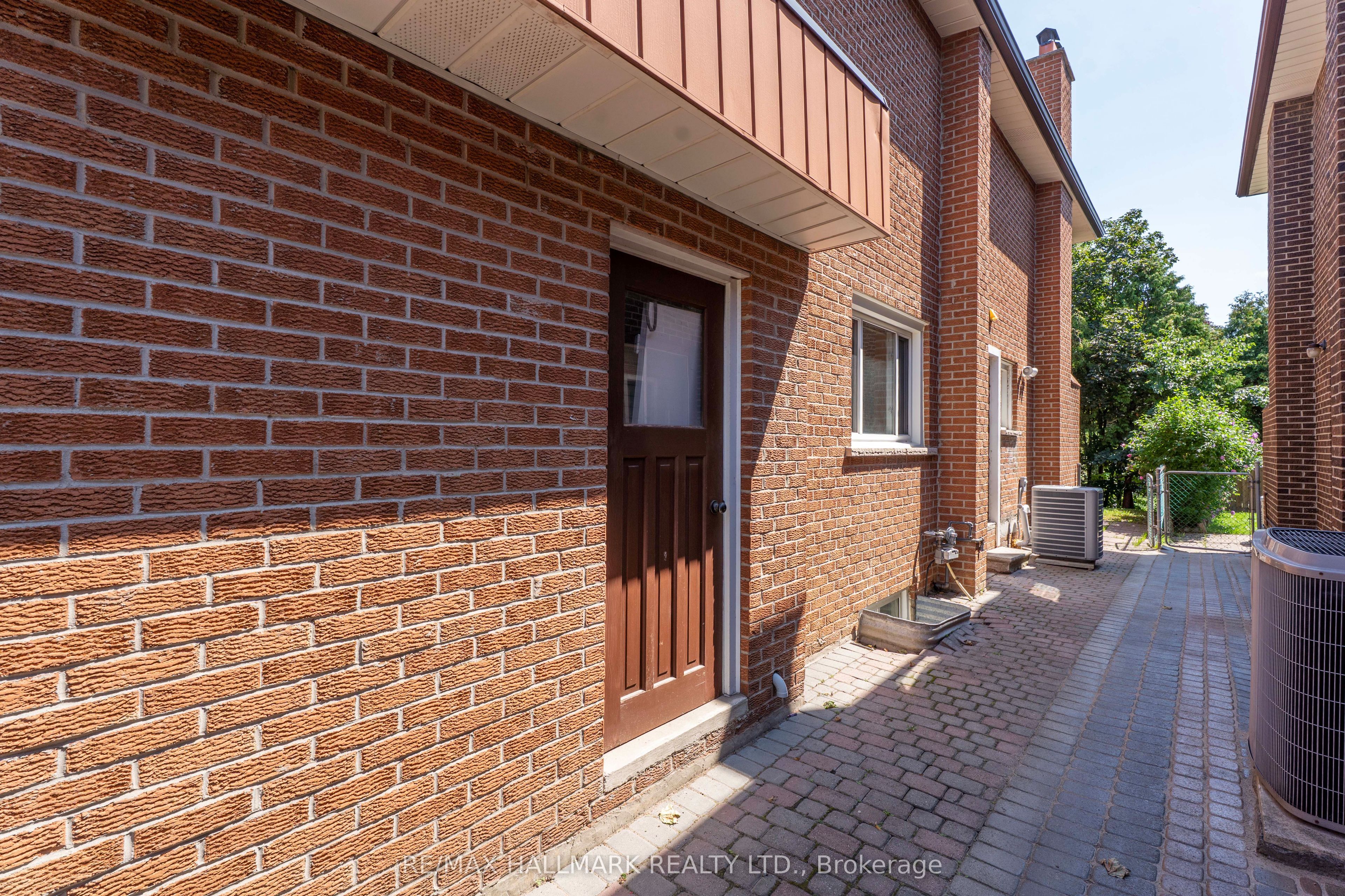 17 Twin Circle Court Property Photo 27