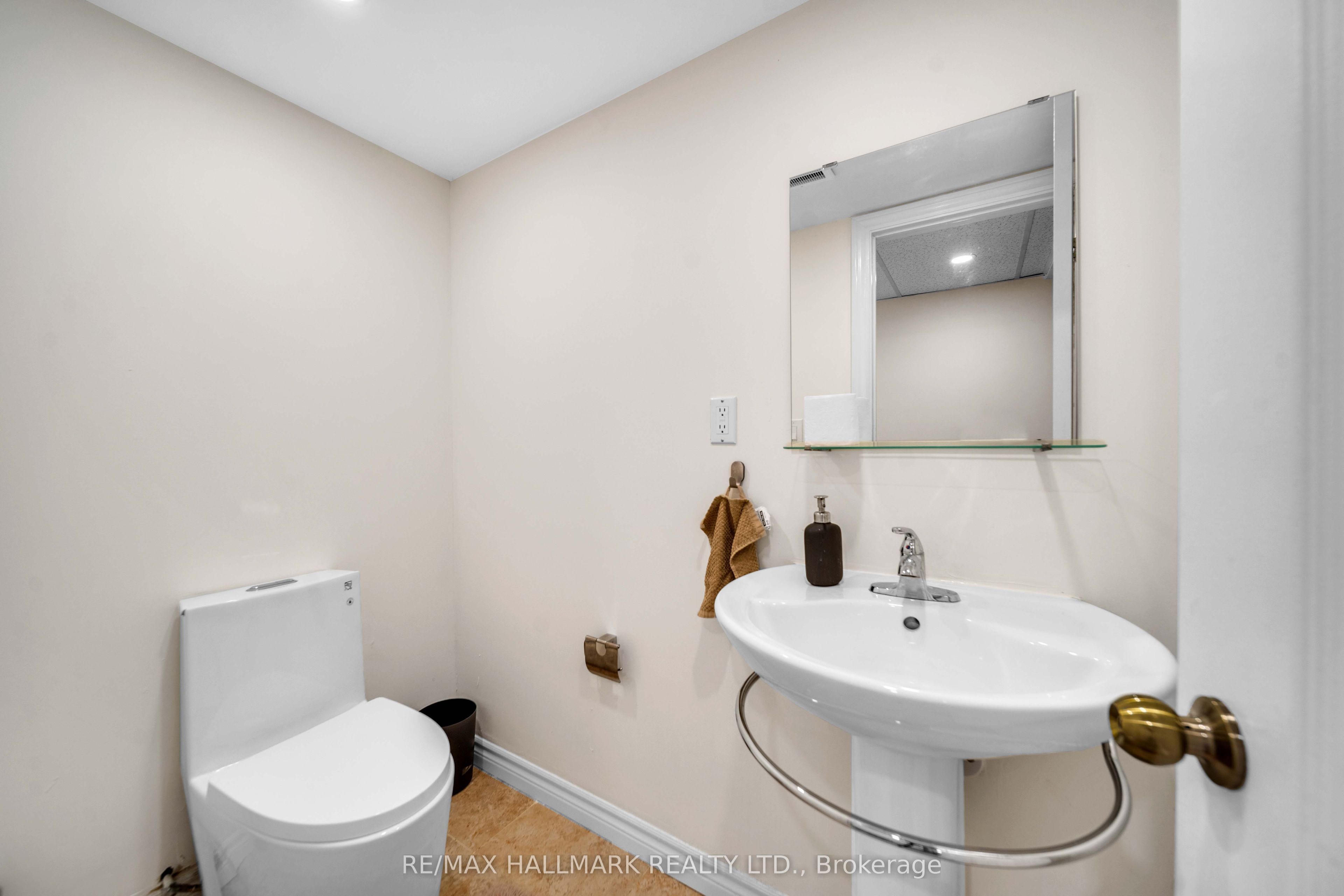 17 Twin Circle Court Property Photo 32