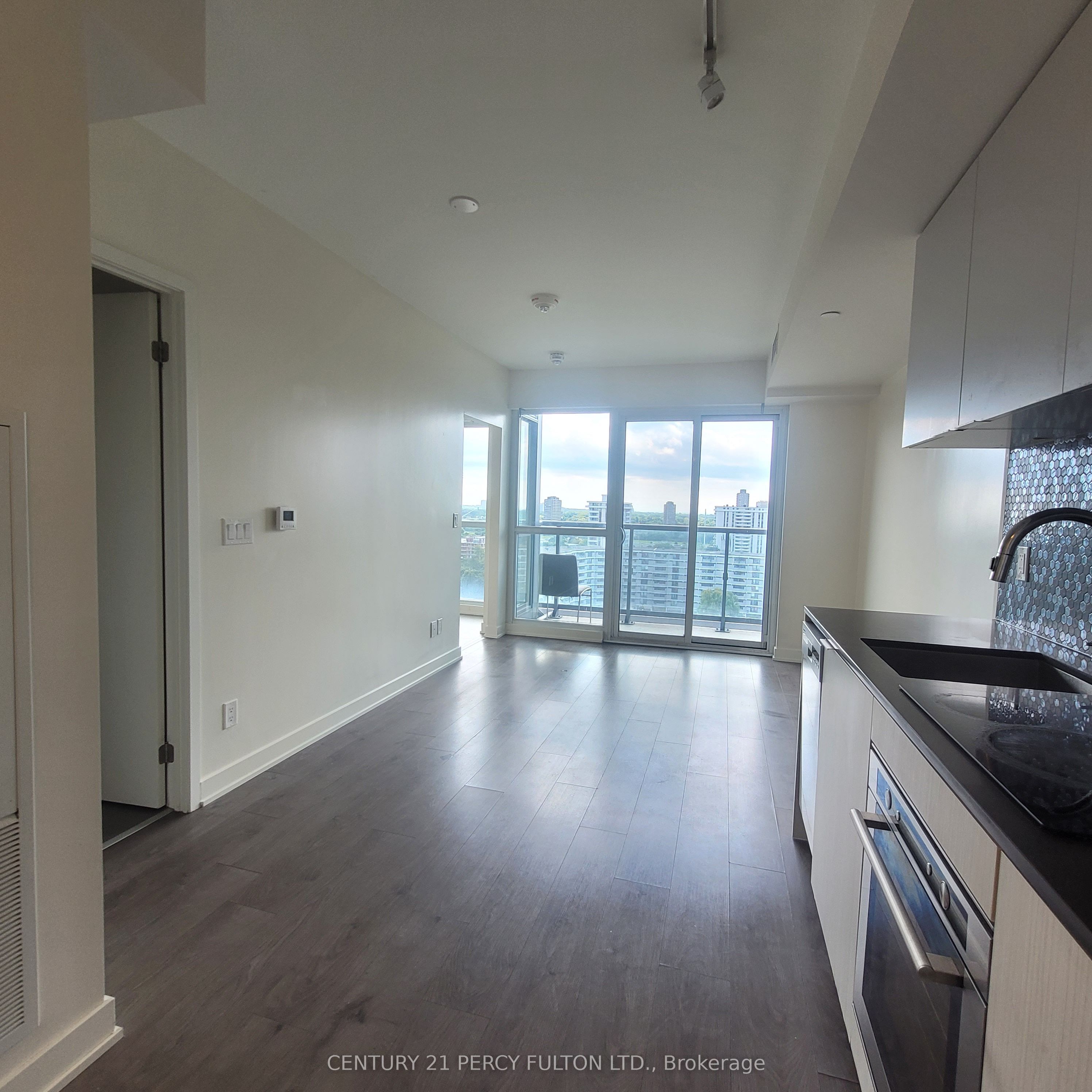 2 Sonic Way 1508 Property Photo 4