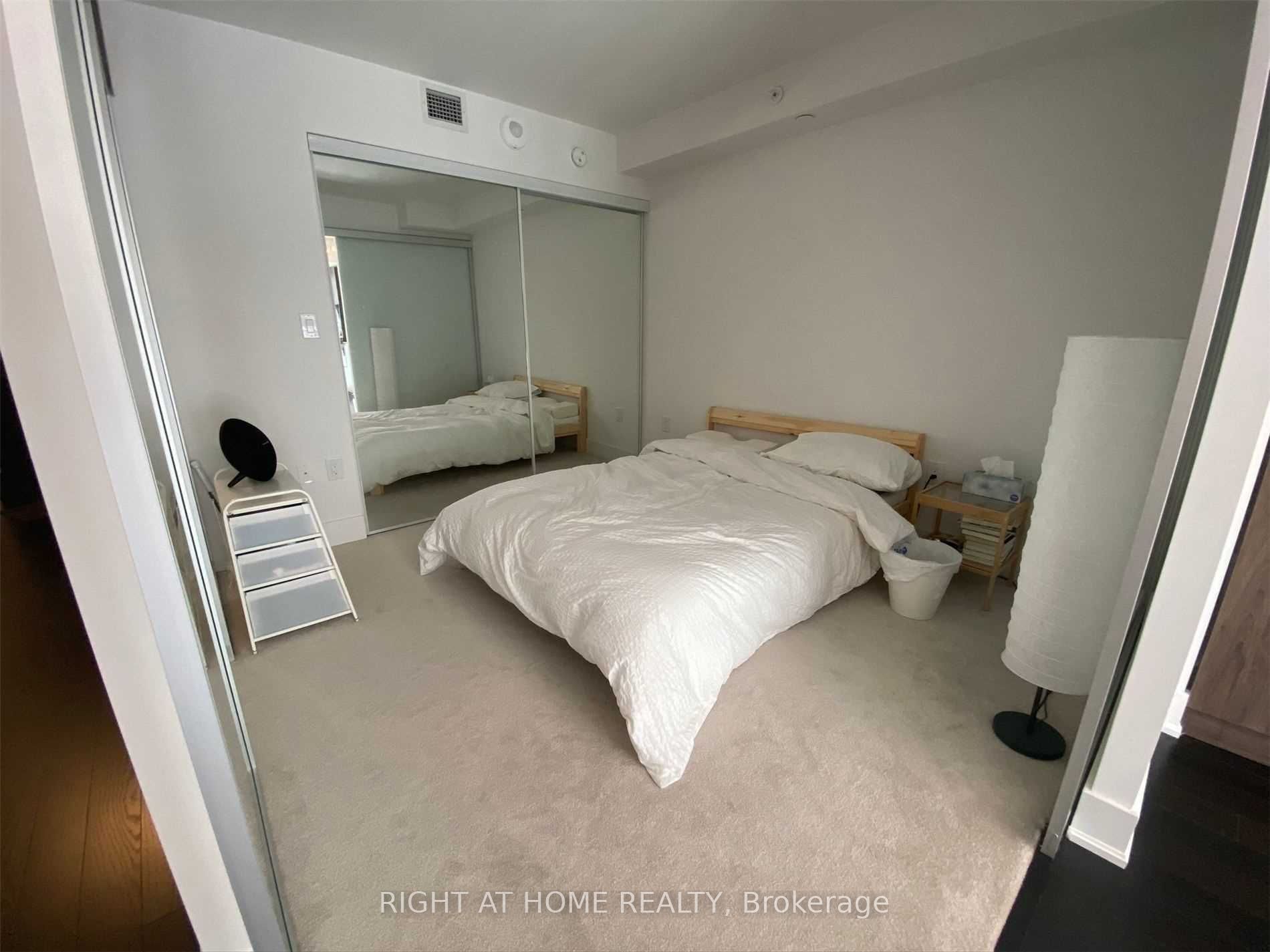 955 Bay Street 1612 Property Photo 4