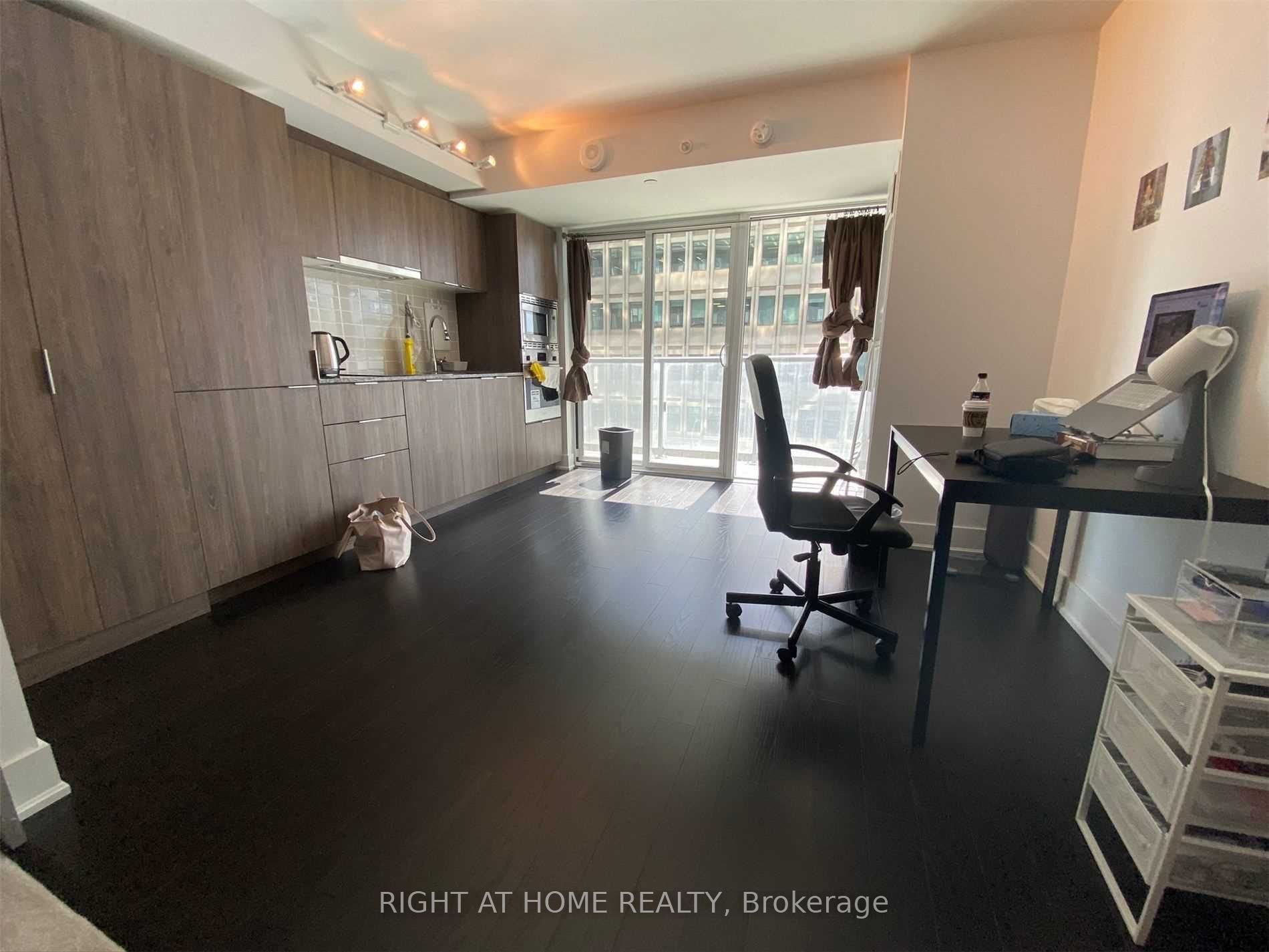 955 Bay Street 1612 Property Photo 8