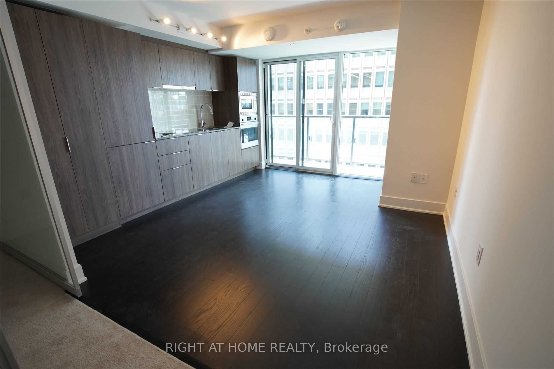 955 Bay Street 1612 Property Photo 9