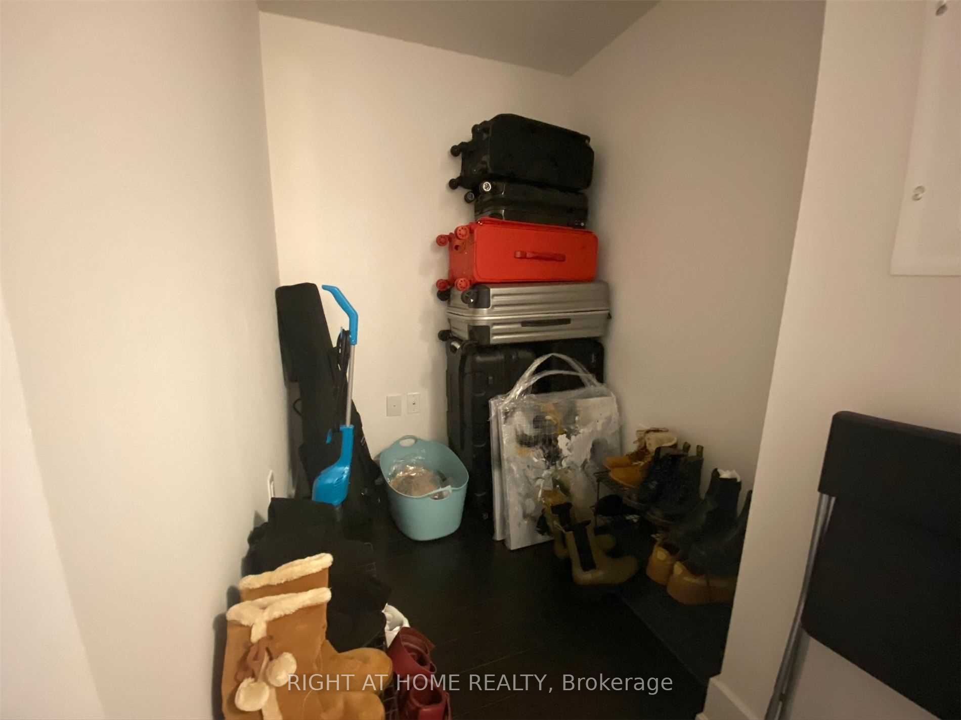 955 Bay Street 1612 Property Photo 11