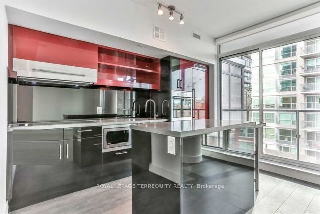 39 Sherbourne Street 609 Property Photo 4