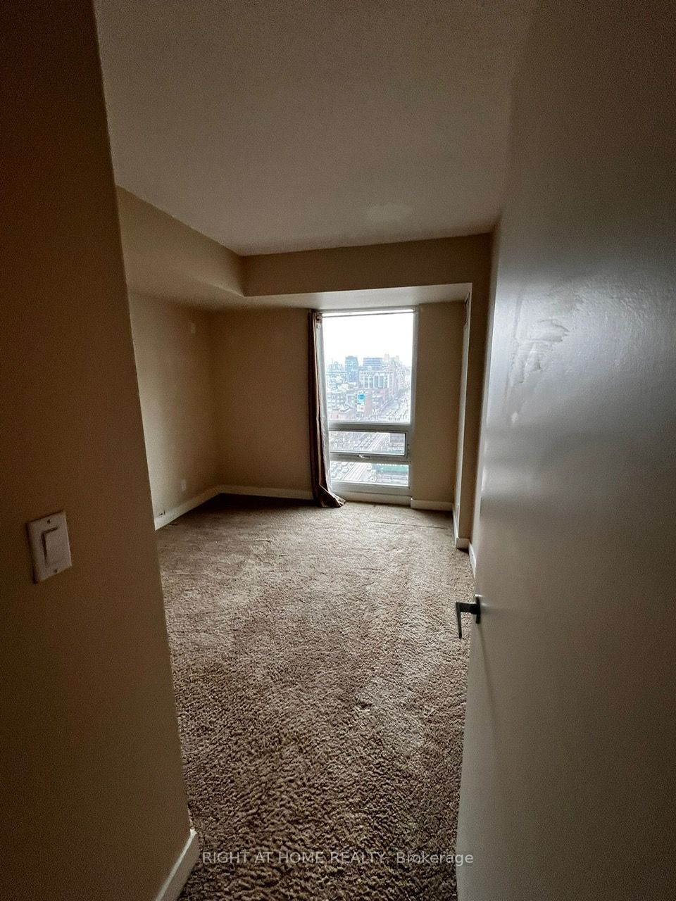 397 Front Street W 2005 Property Photo 9
