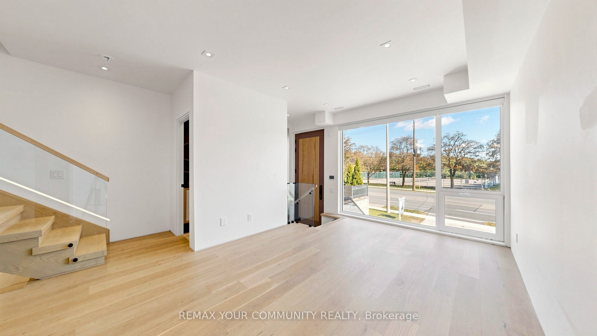 2970b Bayview Avenue Property Photo 2
