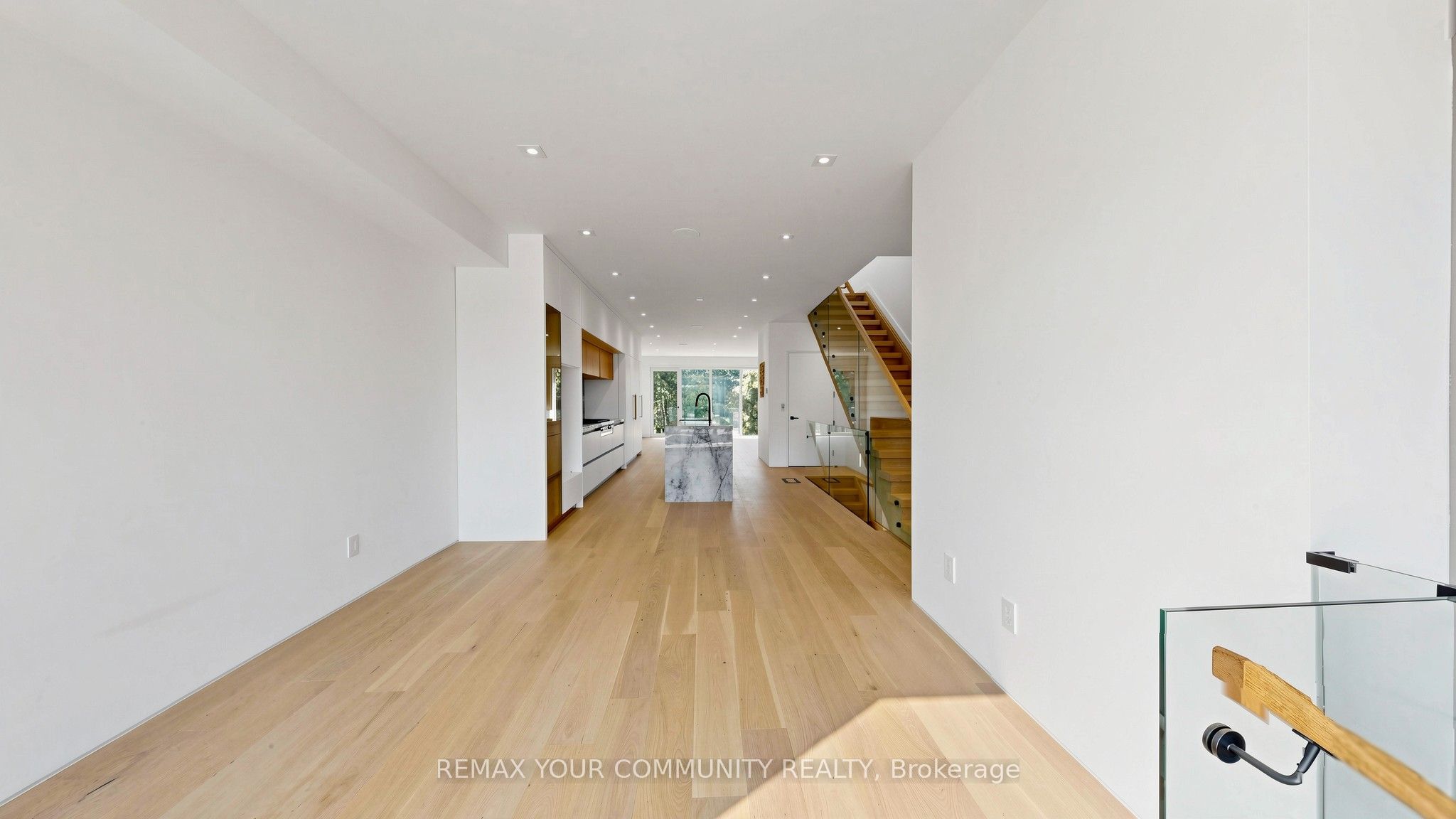 2970b Bayview Avenue Property Photo 4