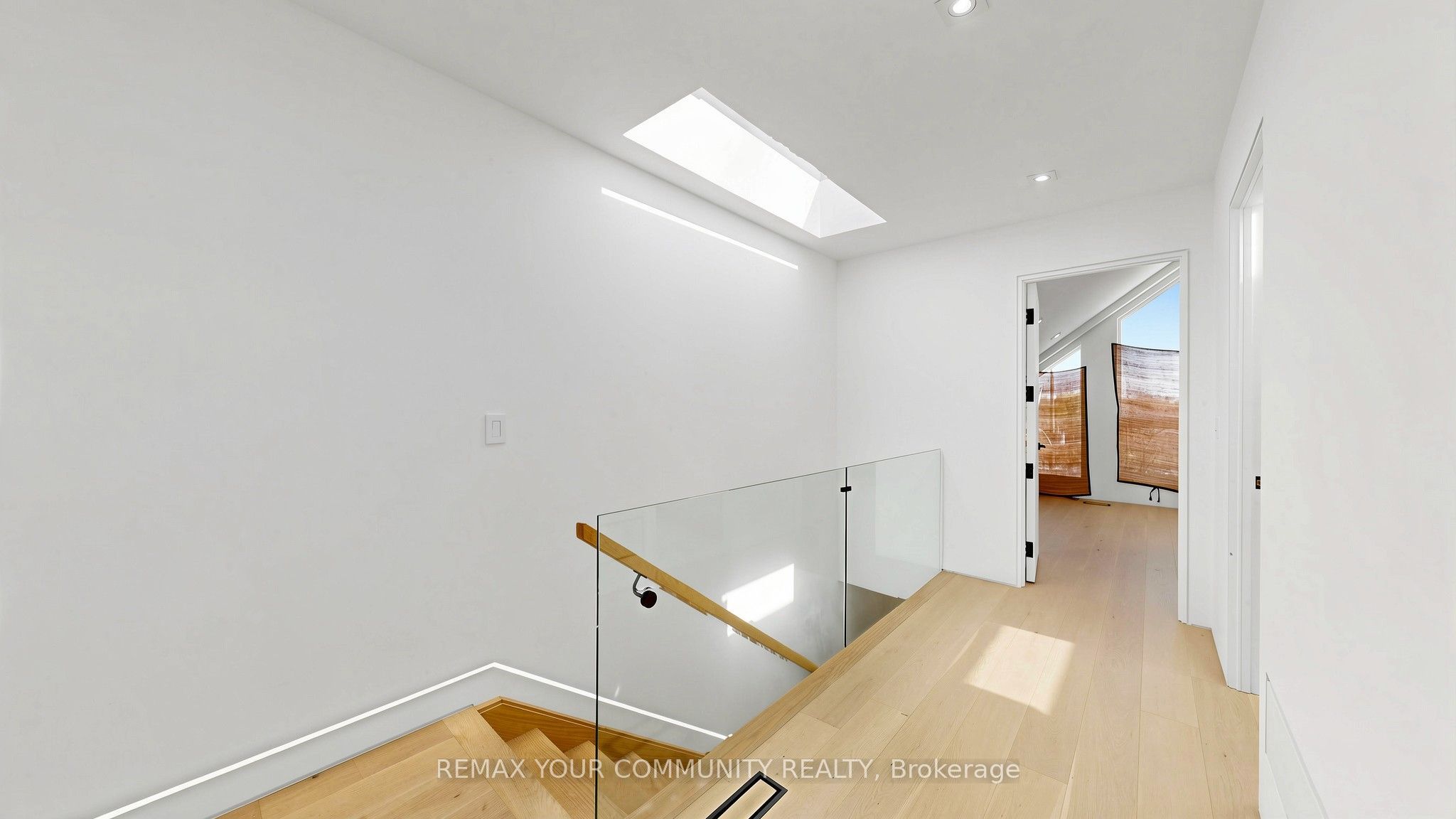 2970b Bayview Avenue Property Photo 16